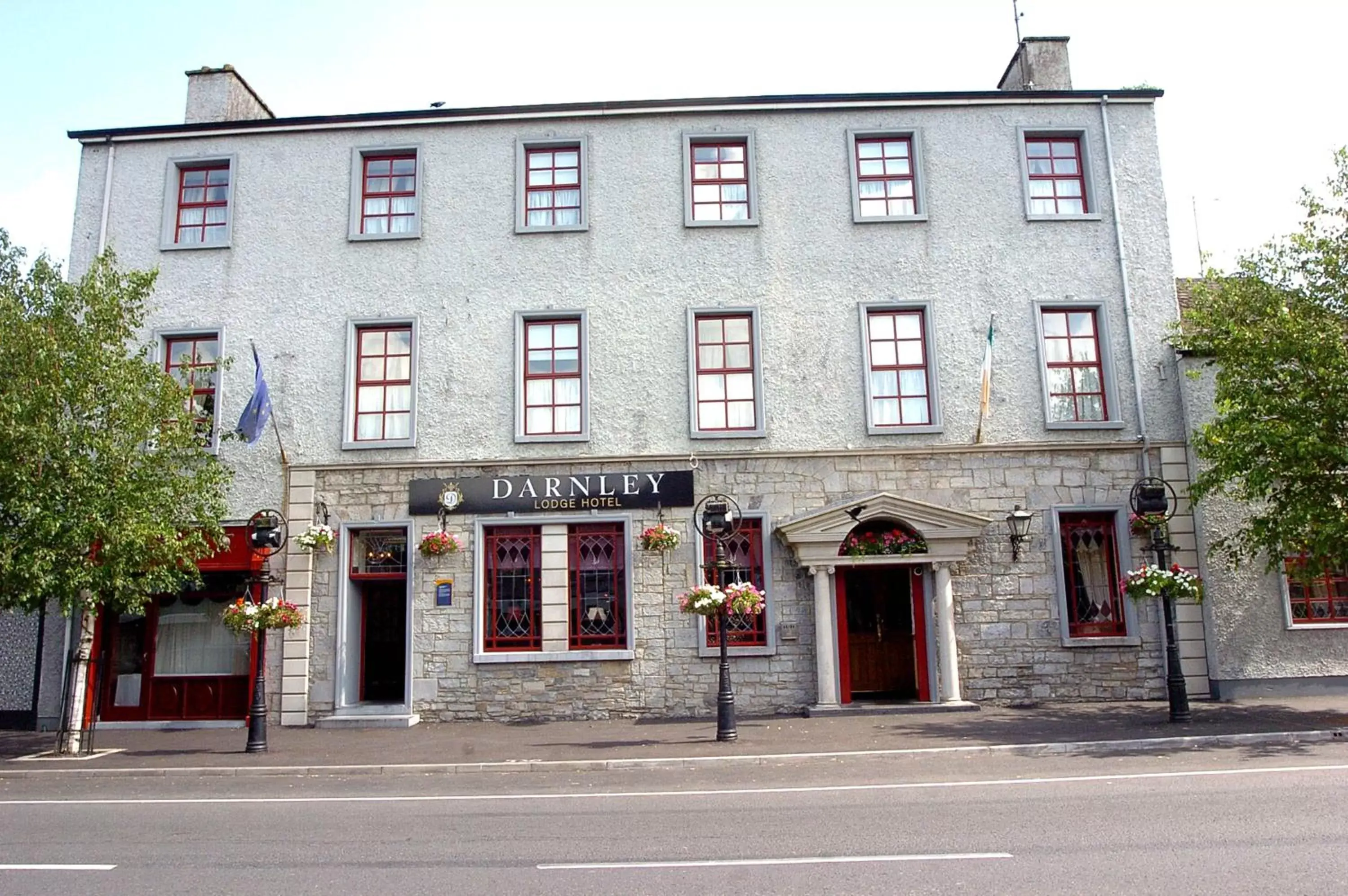 Facade/entrance in Darnley Lodge Hotel