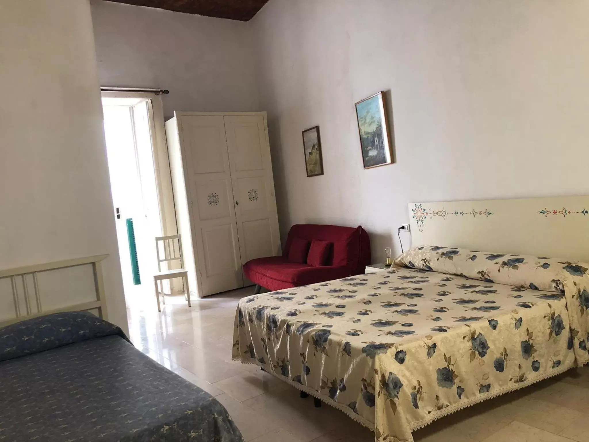 Quadruple Room with Balcony in Rocca Sul Mare Hotel Quadruple Room with Balcony in Rocca Sul Mare Hotel