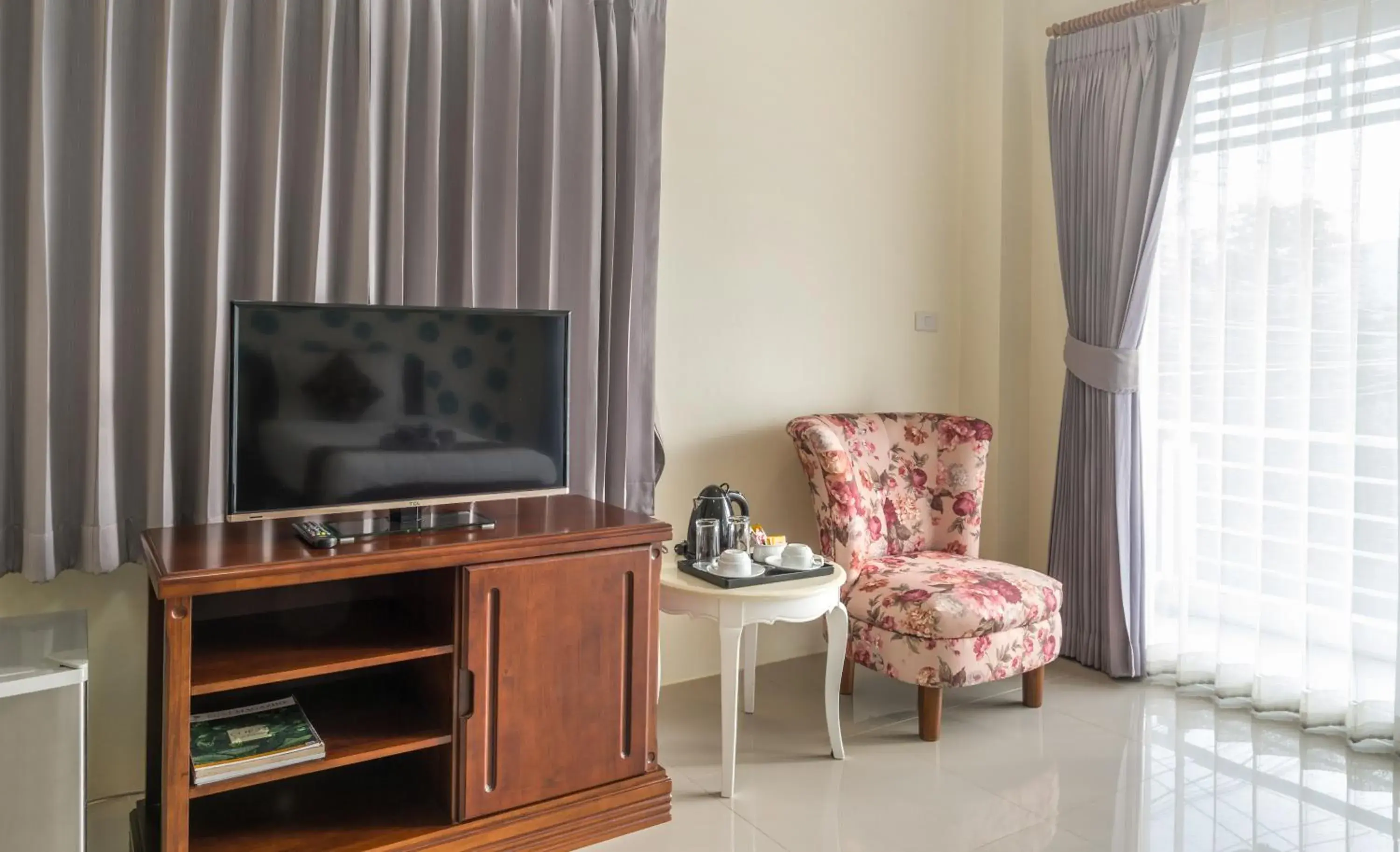 Communal lounge/ TV room, TV/Entertainment Center in Alisa Krabi Hotel-SHA Plus