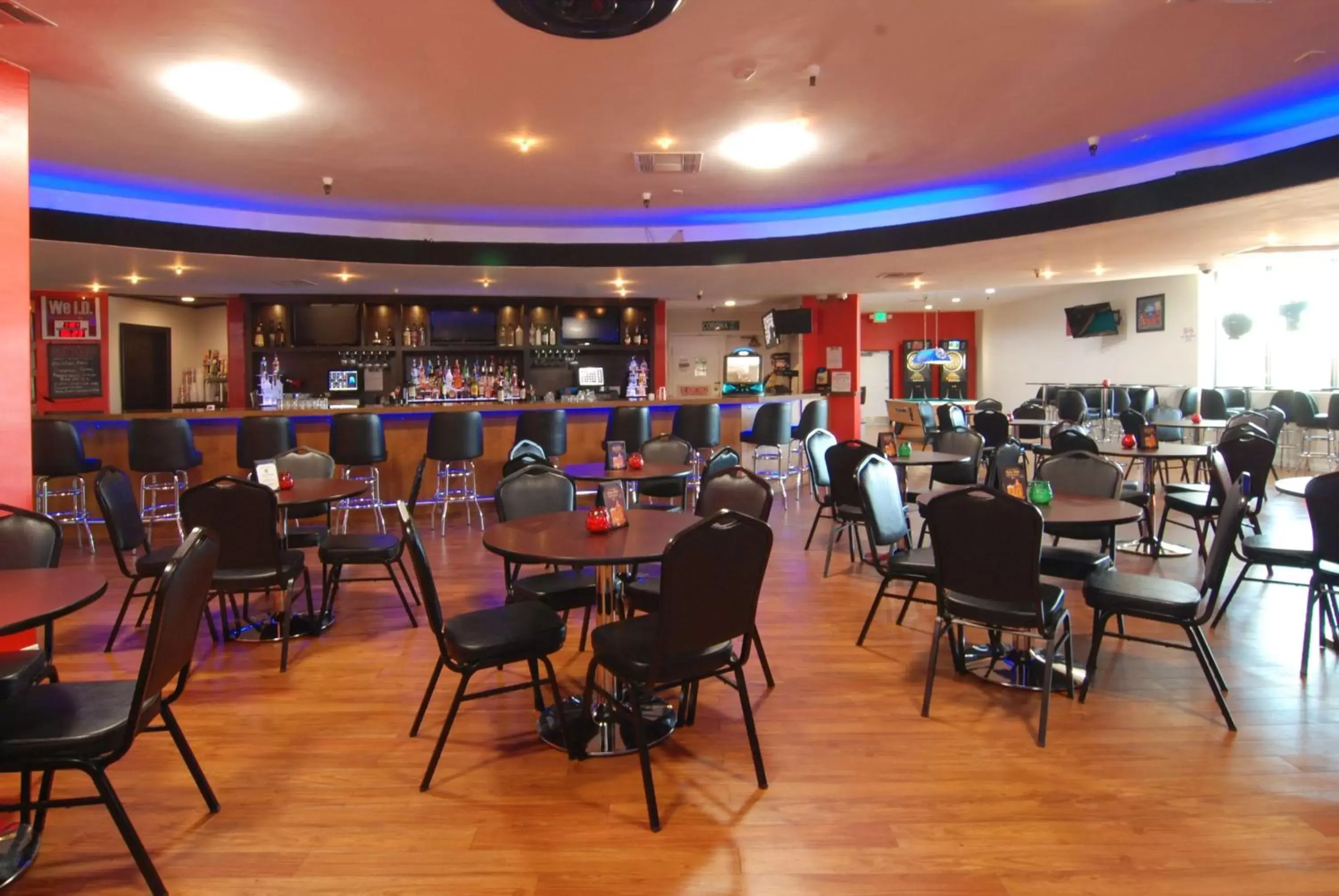 Lounge or bar, Restaurant/Places to Eat in Best Western Canoga Park Motor Inn