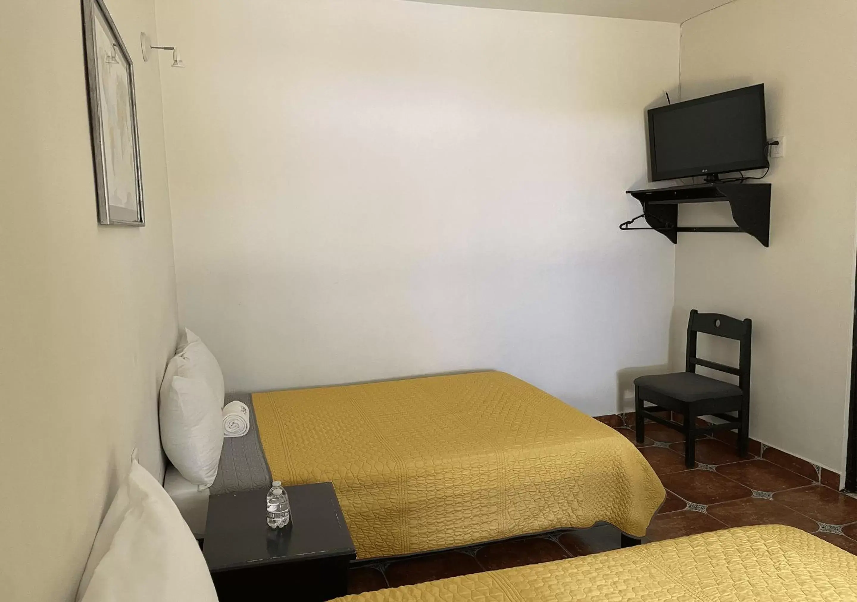 Quadruple Room in Hotel Allende Morelia Quadruple Room in Hotel Allende Morelia