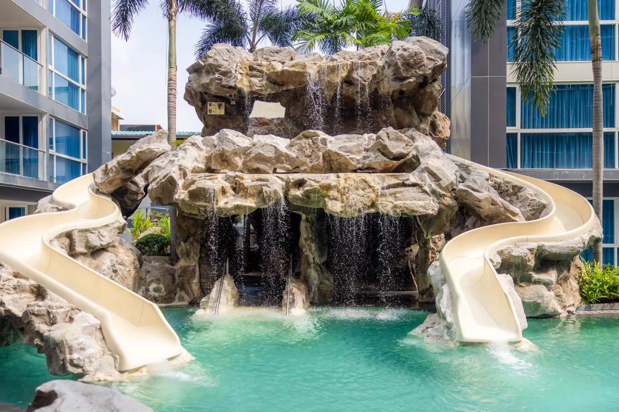 Swimming pool in Centara Azure Hotel Pattaya