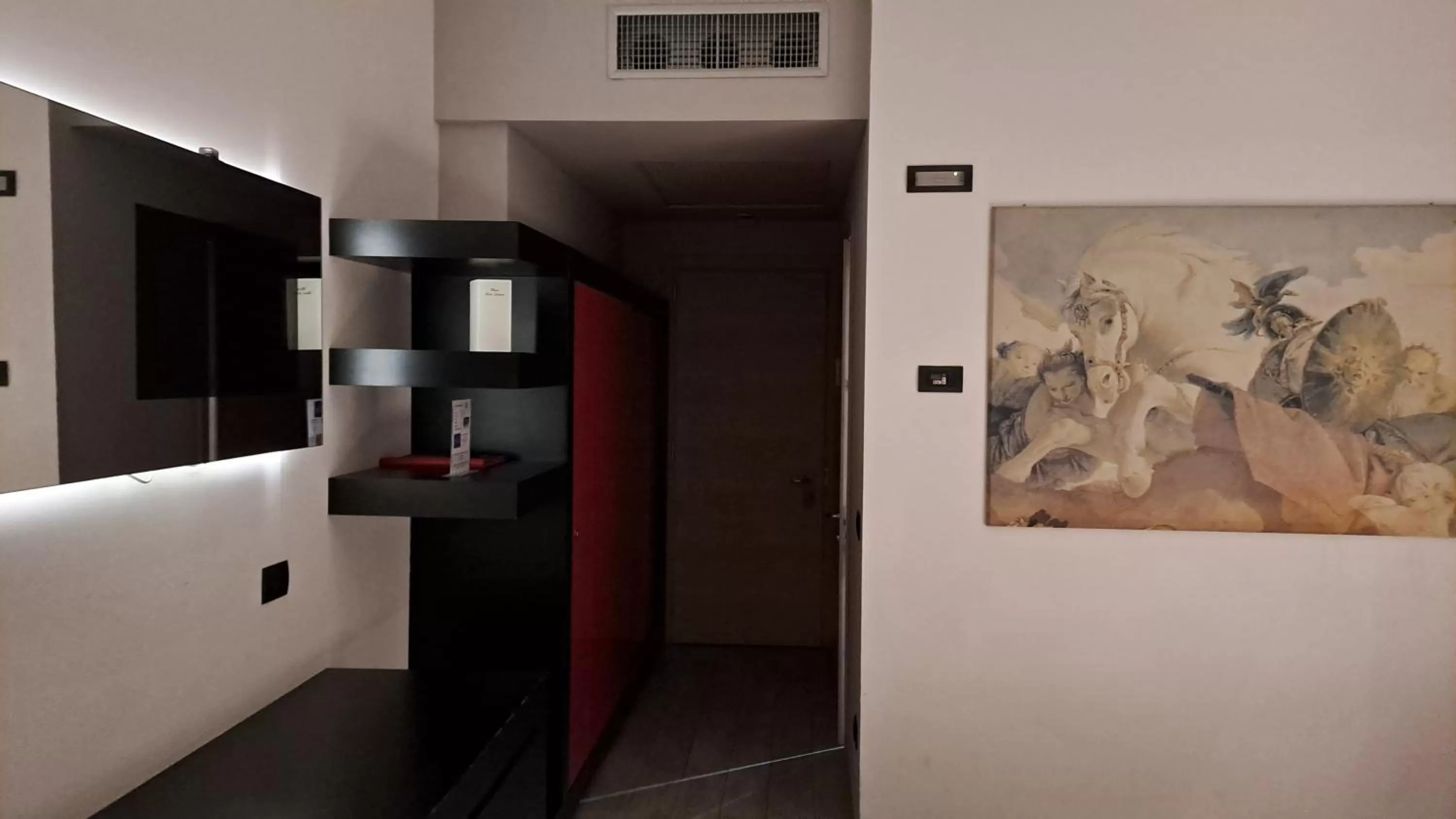 oven in Blue Shades Hotel