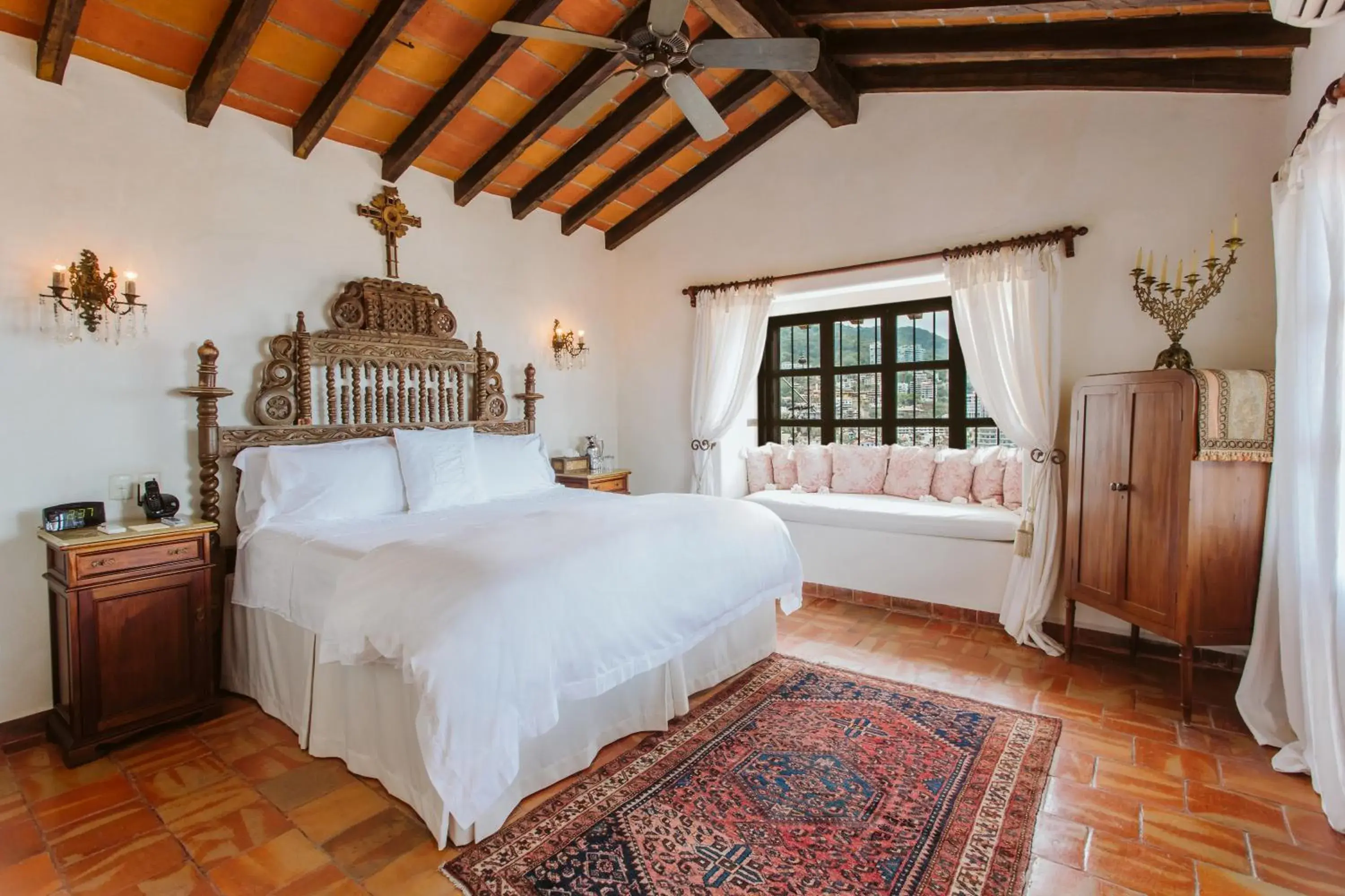 Photo of the whole room, Bed in Hacienda San Angel