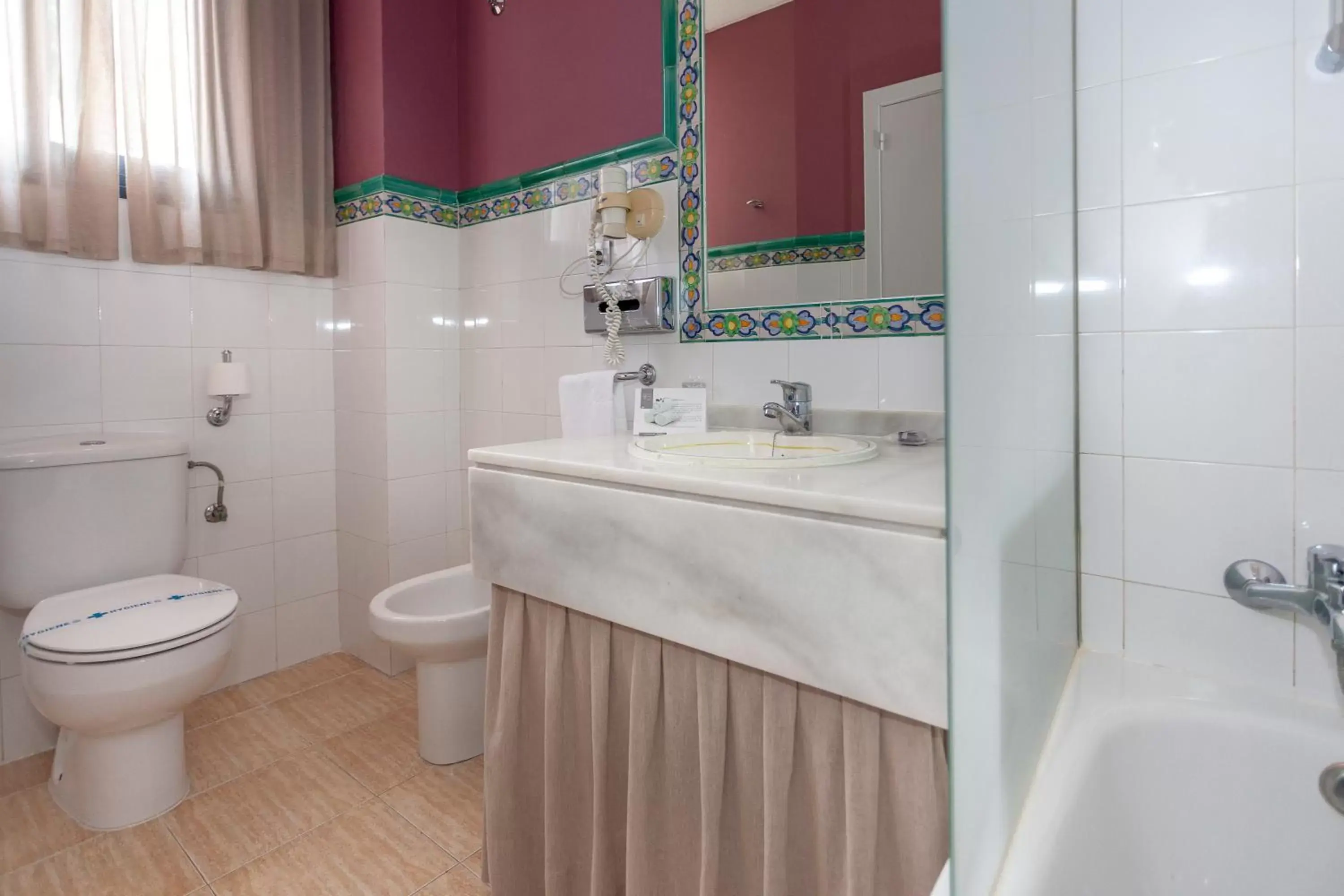 Bathroom in AACR Hotel Monteolivos