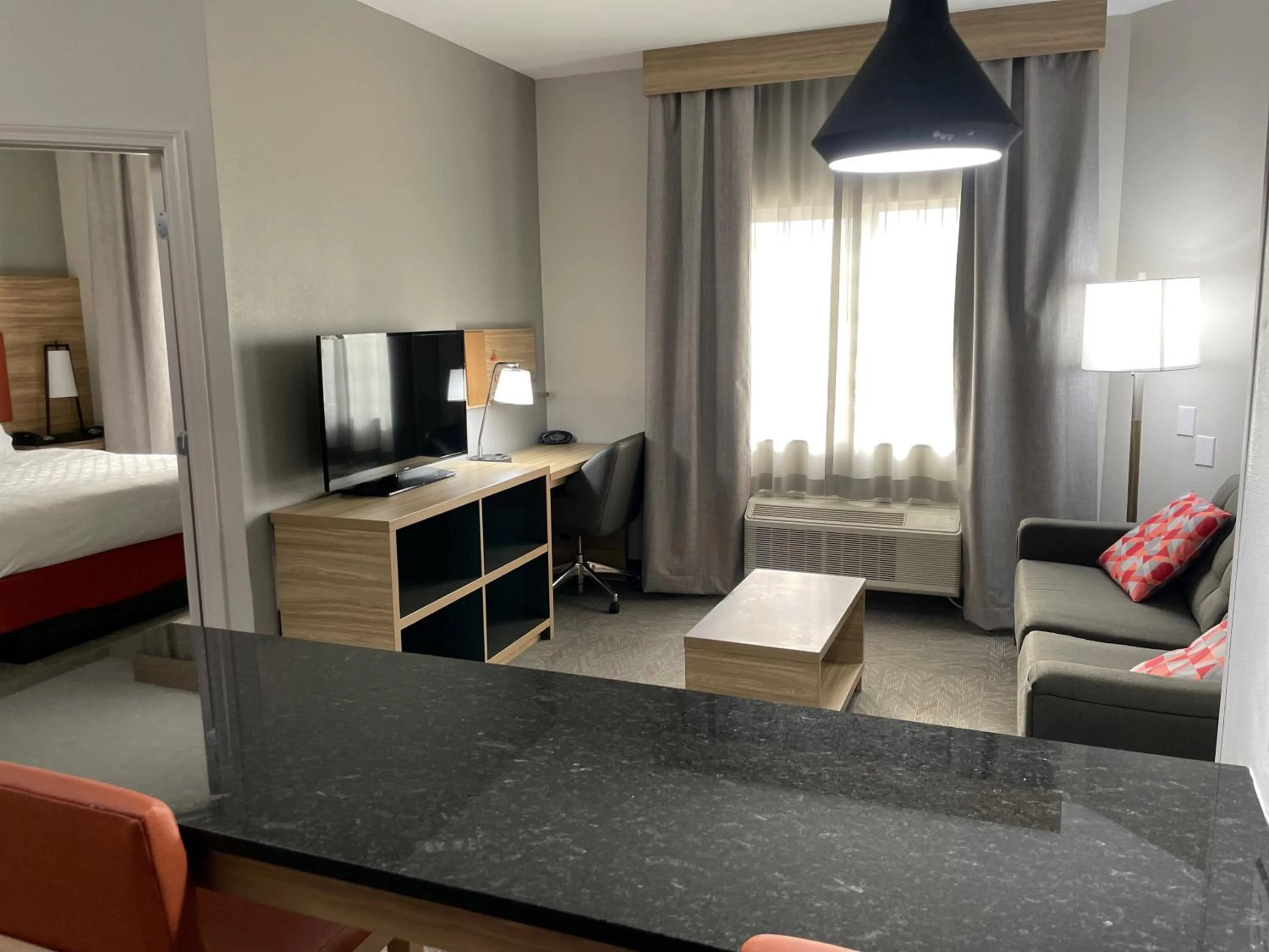 Photo of the whole room, Bed in Candlewood Suites Tuscaloosa by IHG