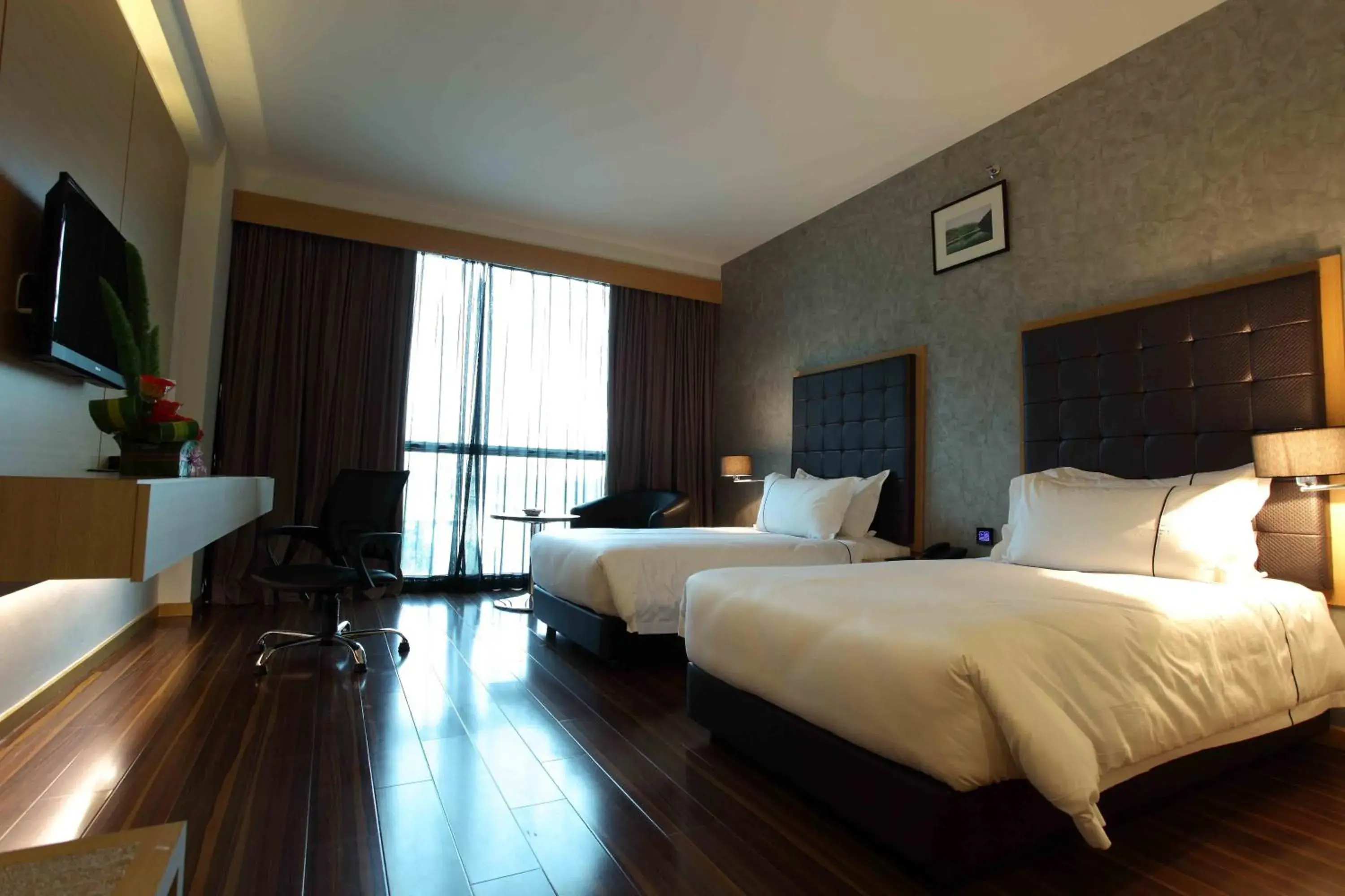 Day, Bed in Symphony Suites Hotel Day, Bed in Symphony Suites Hotel