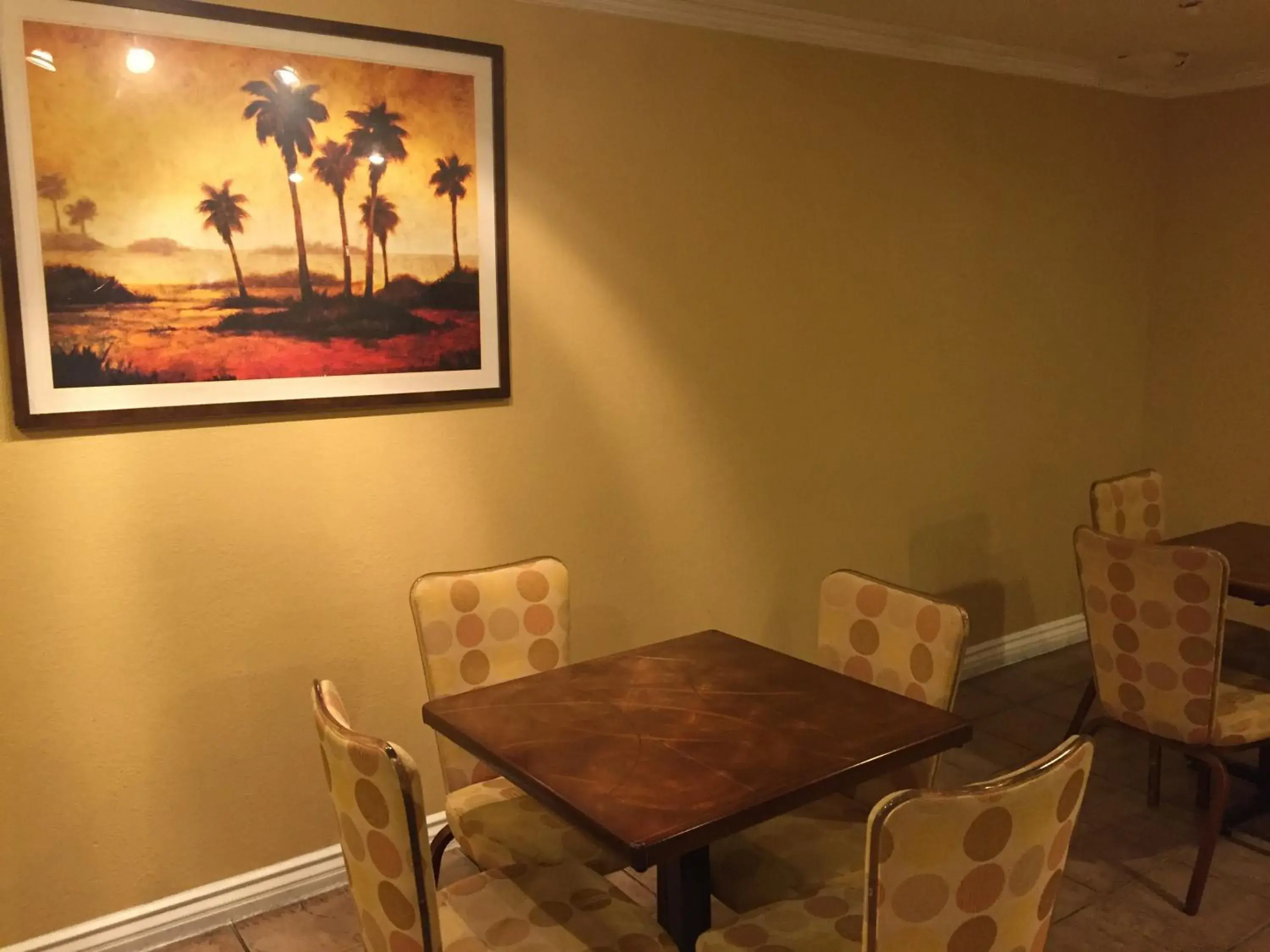 Communal lounge/ TV room, Dining Area in Chula Vista Inn