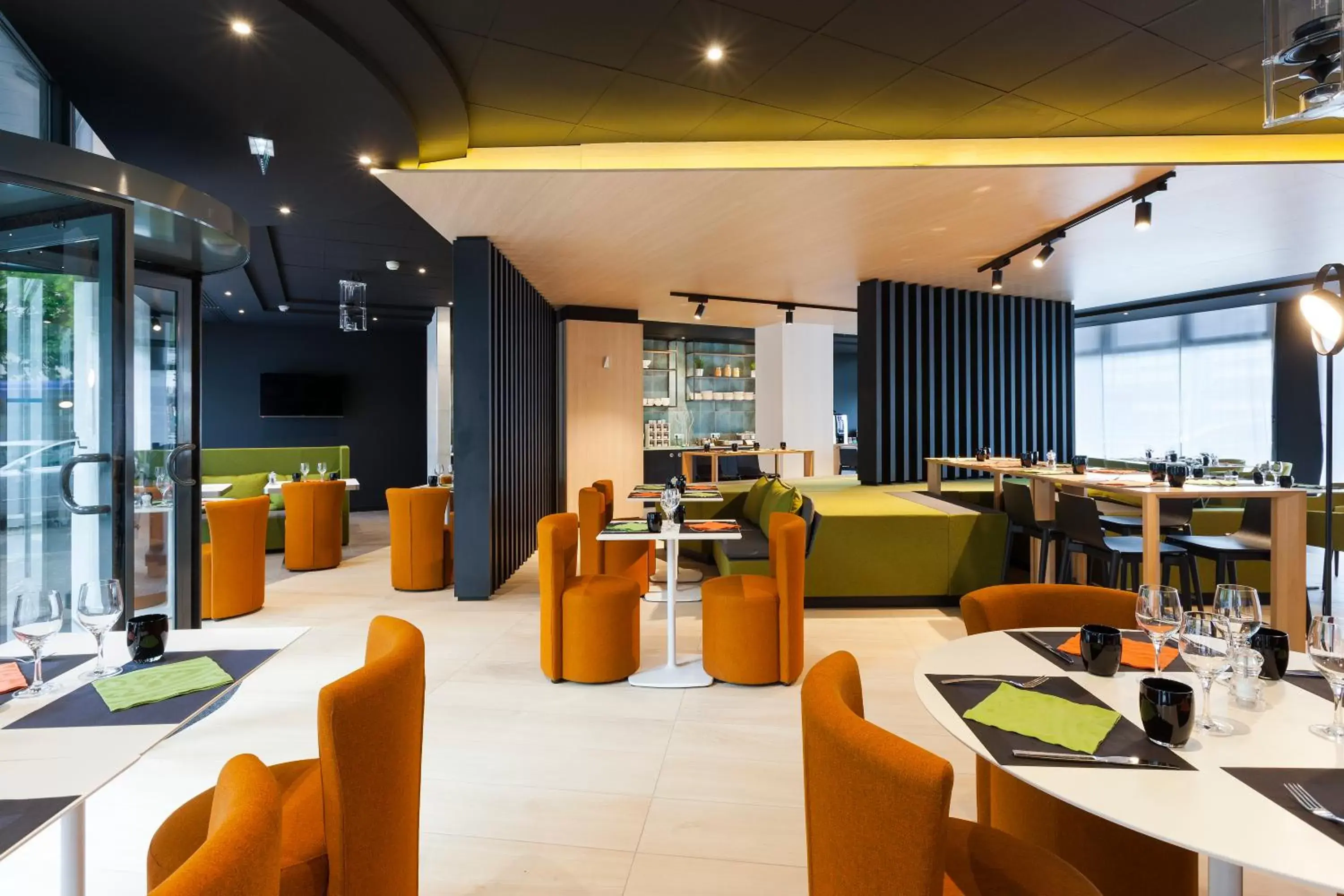 Restaurant/places to eat in Novotel Tours Centre Gare