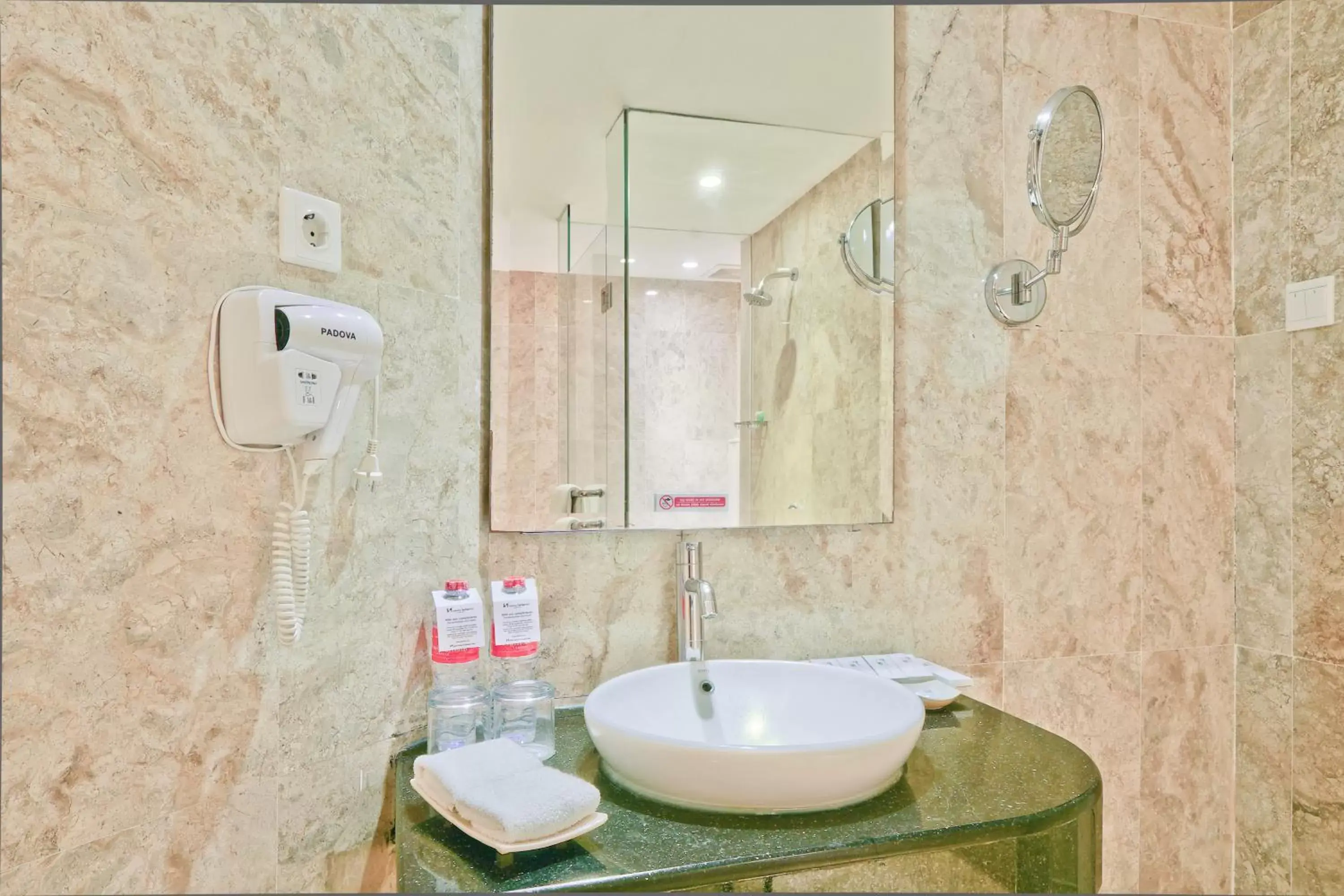 Bathroom in Swiss-Belhotel Lampung