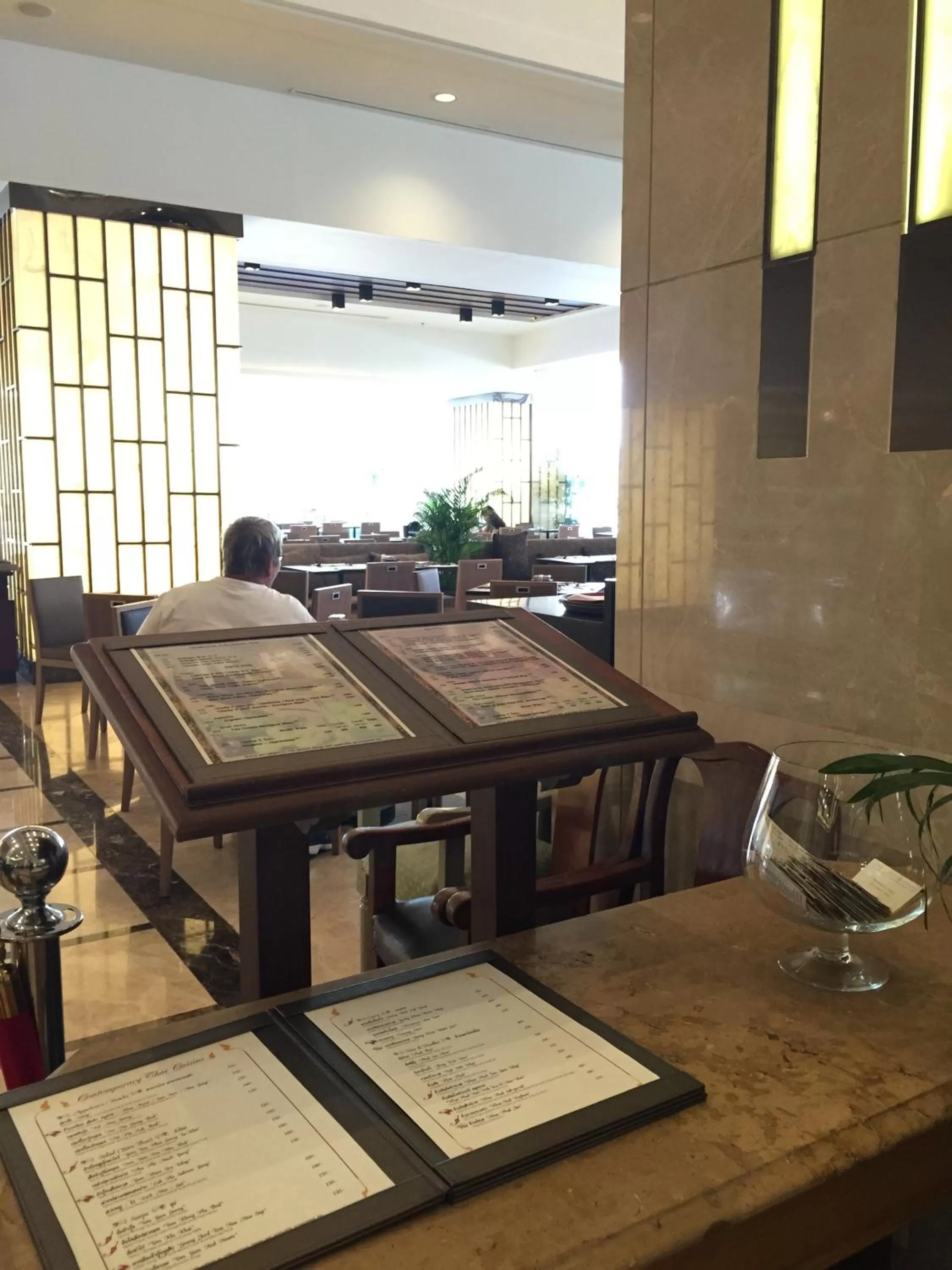 Restaurant/places to eat in Arnoma Hotel Bangkok
