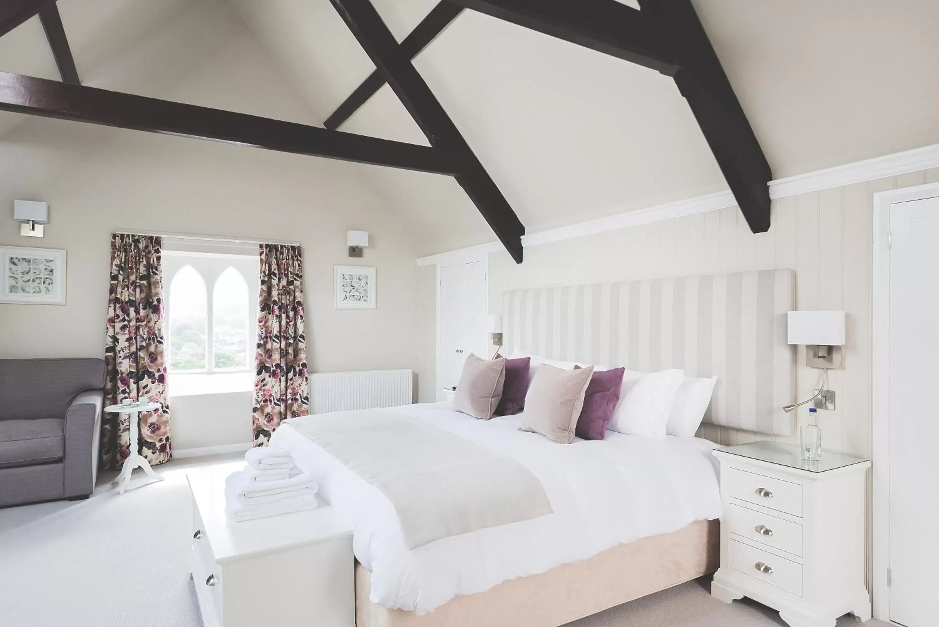 Bed, Room Photo in Rose and Crown Yealmpton
