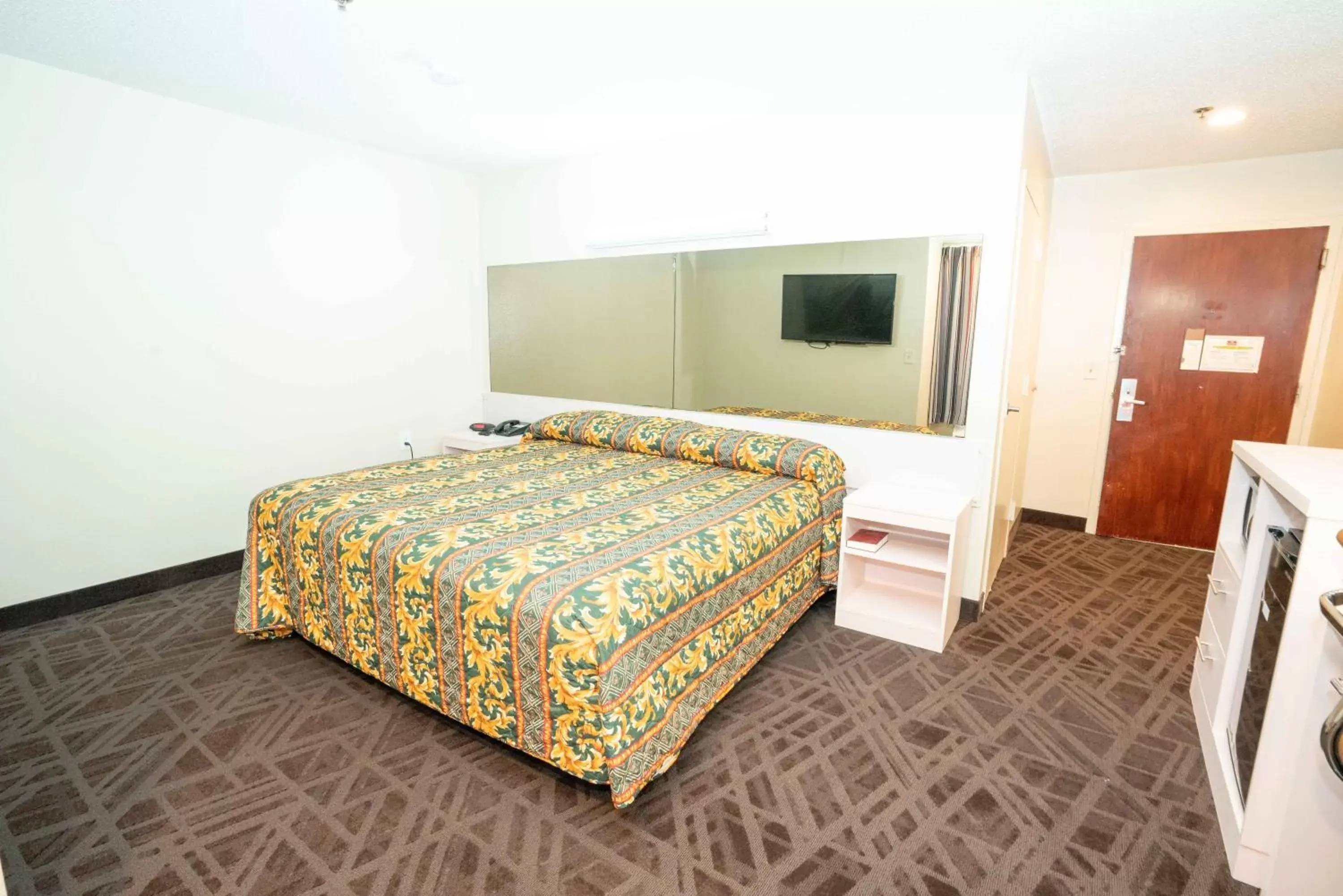 King Room - Disability Access in Regency Inn & Suites DFW King Room - Disability Access in Regency Inn & Suites DFW