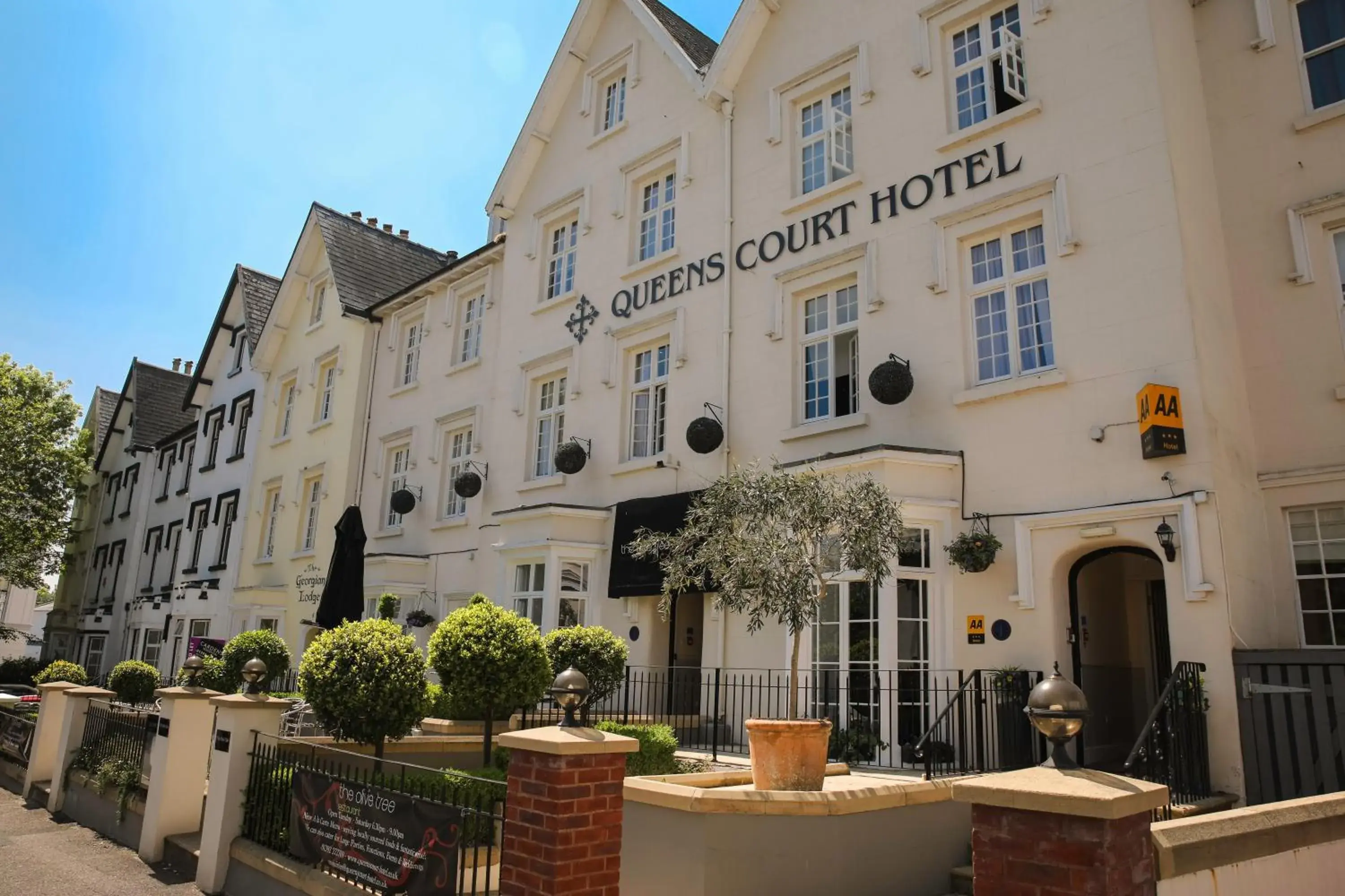 Balcony/Terrace, Property Building in Queens Court Hotel