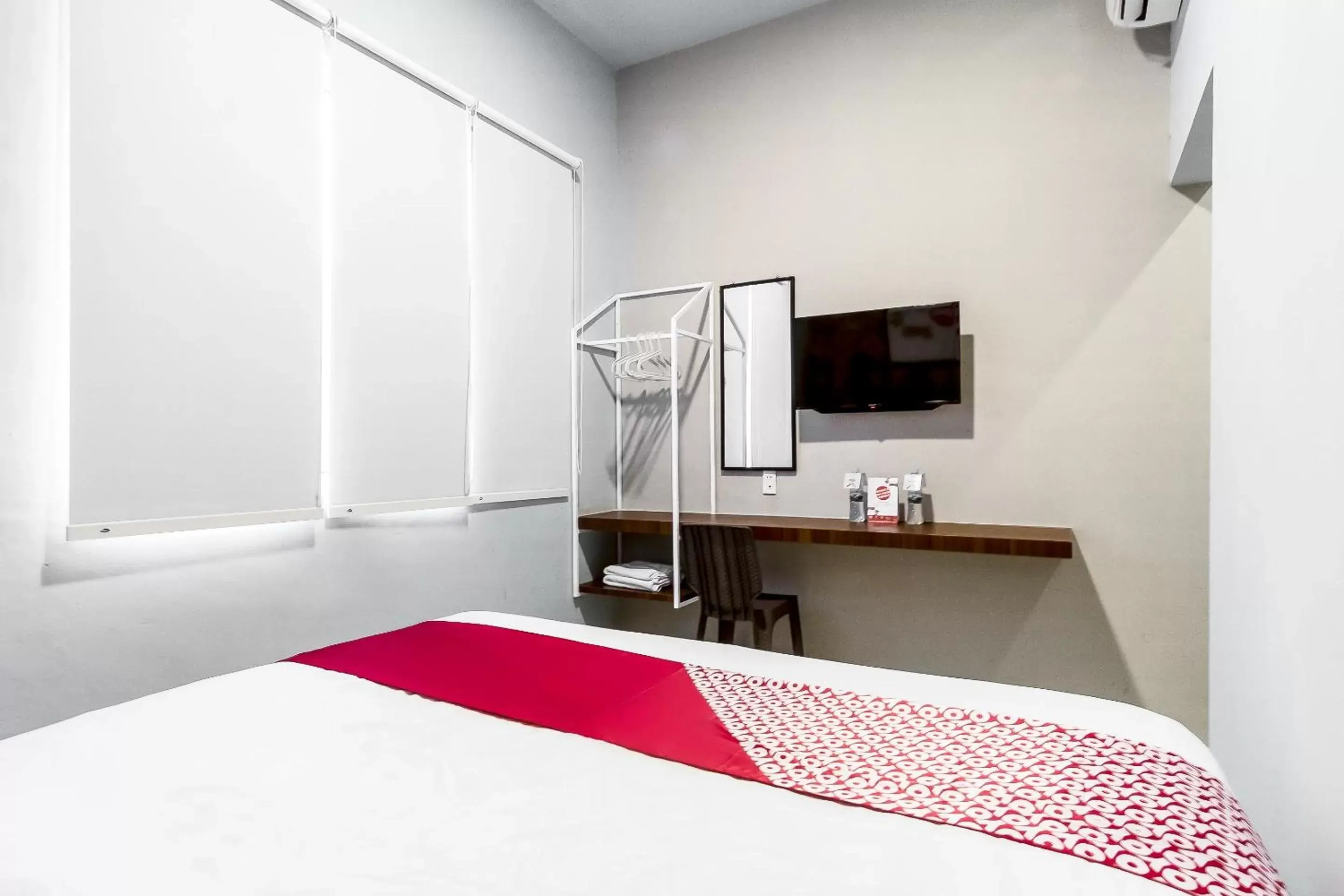 Bedroom, Bed in Super OYO 360 Mangaan Residence