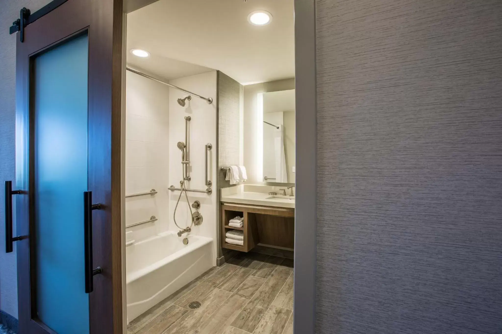 Photo of the whole room, Bathroom in Holiday Inn Portland West - Hillsboro, an IHG hotel