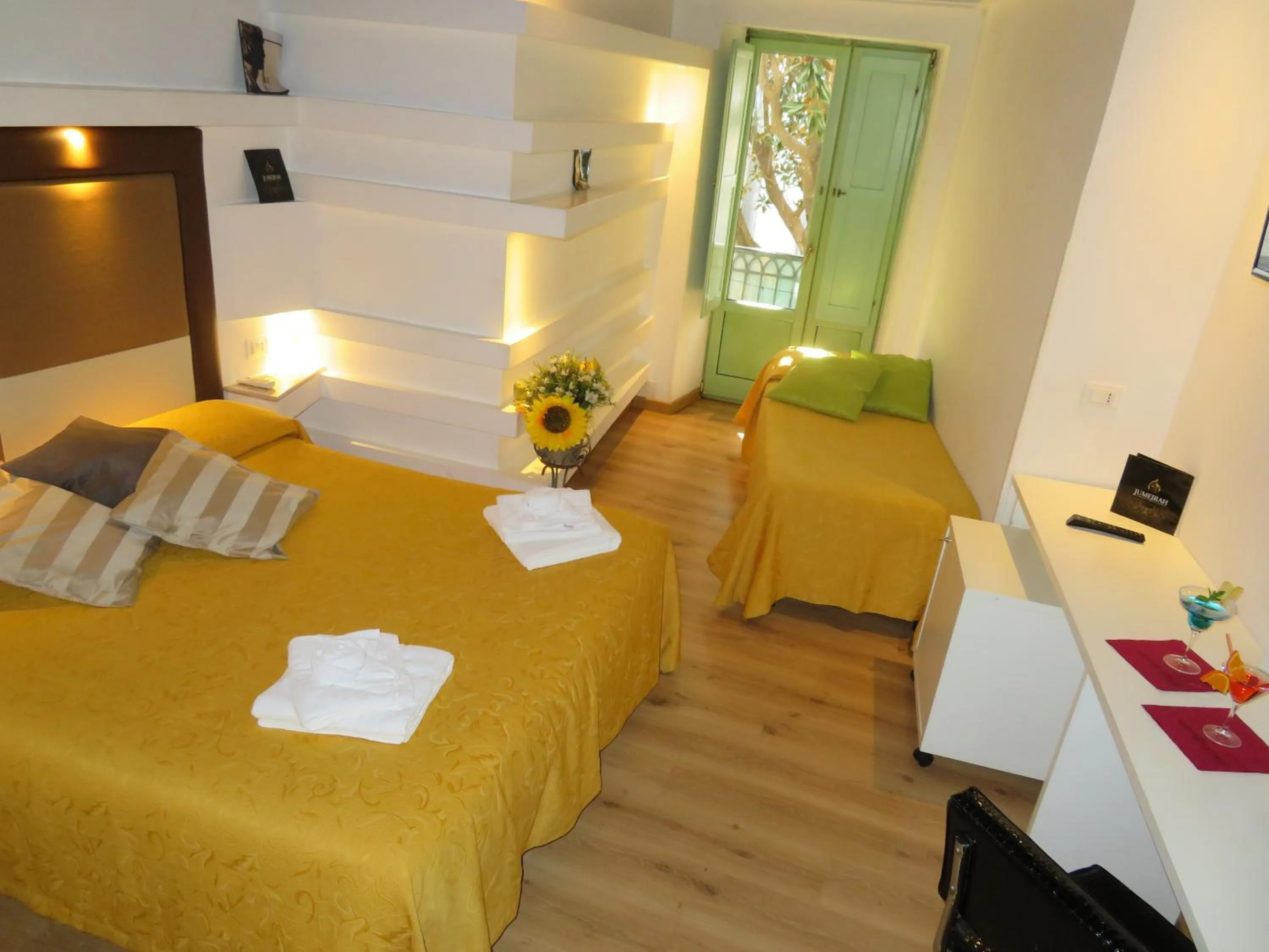 Shower, Bed in Albergo Del Centro Storico