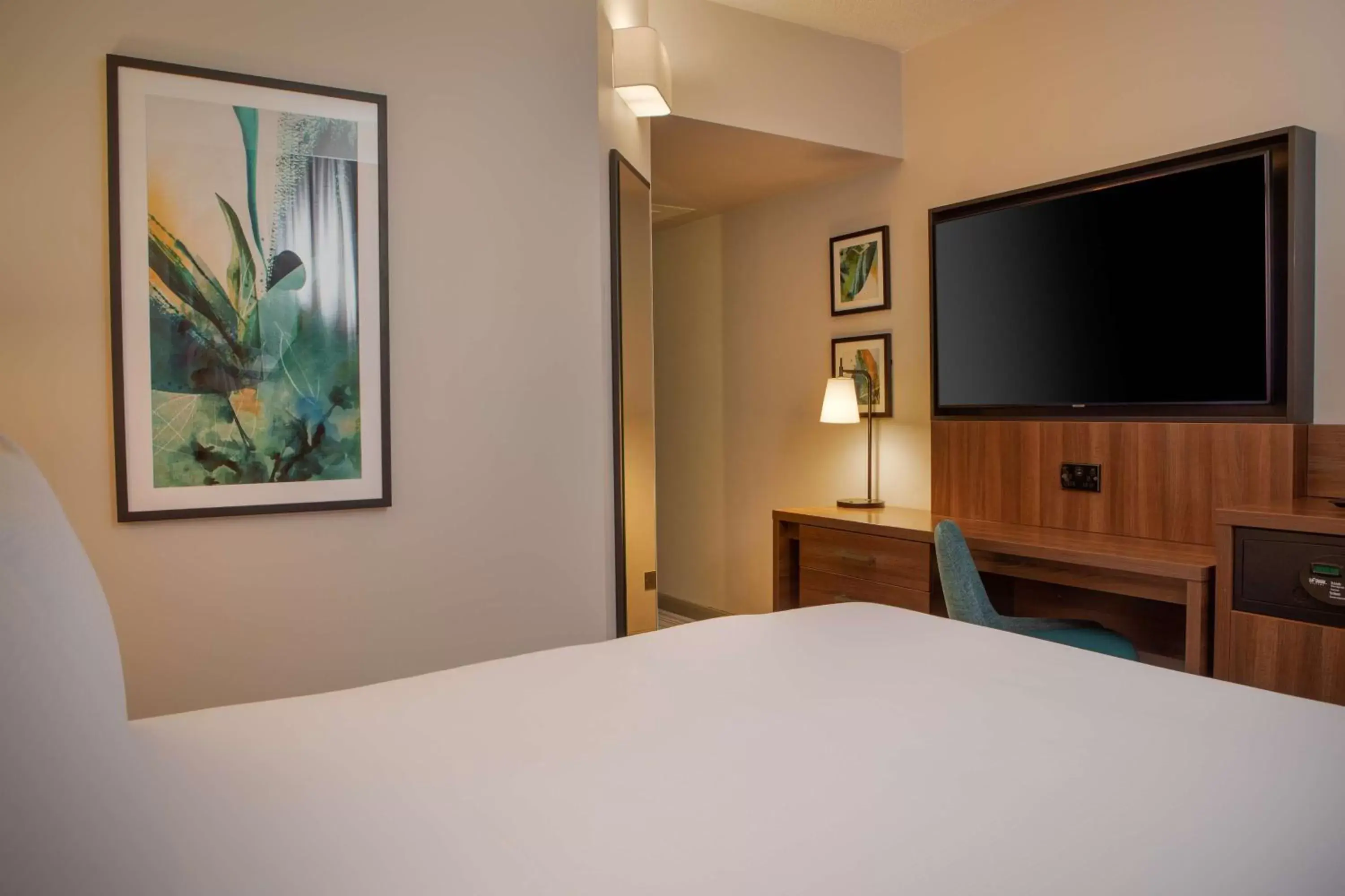 Bedroom, Bed in DoubleTree by Hilton London Chelsea