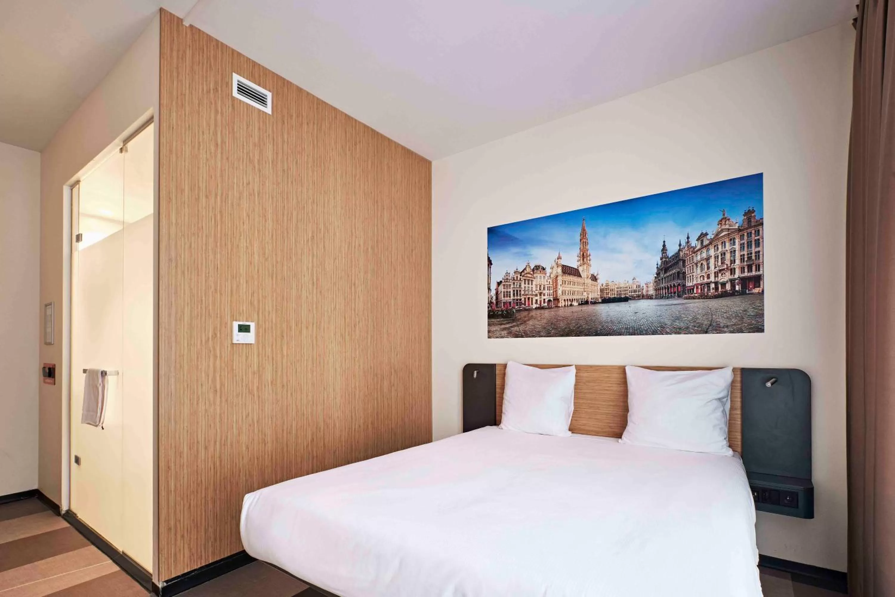 Bed in easyHotel Brussels City Centre