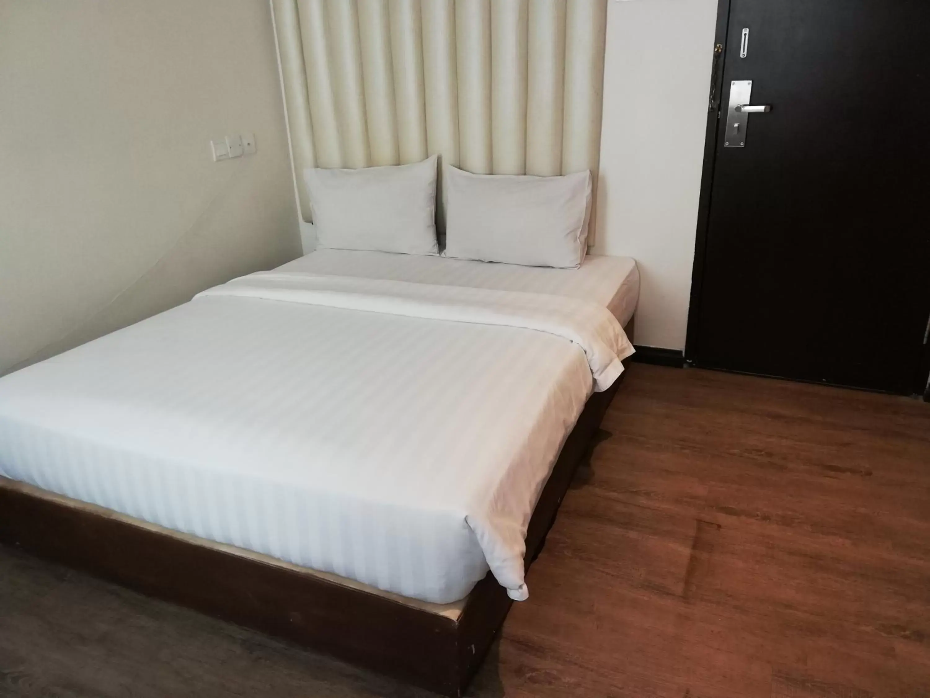 Bed in Ease Hotel