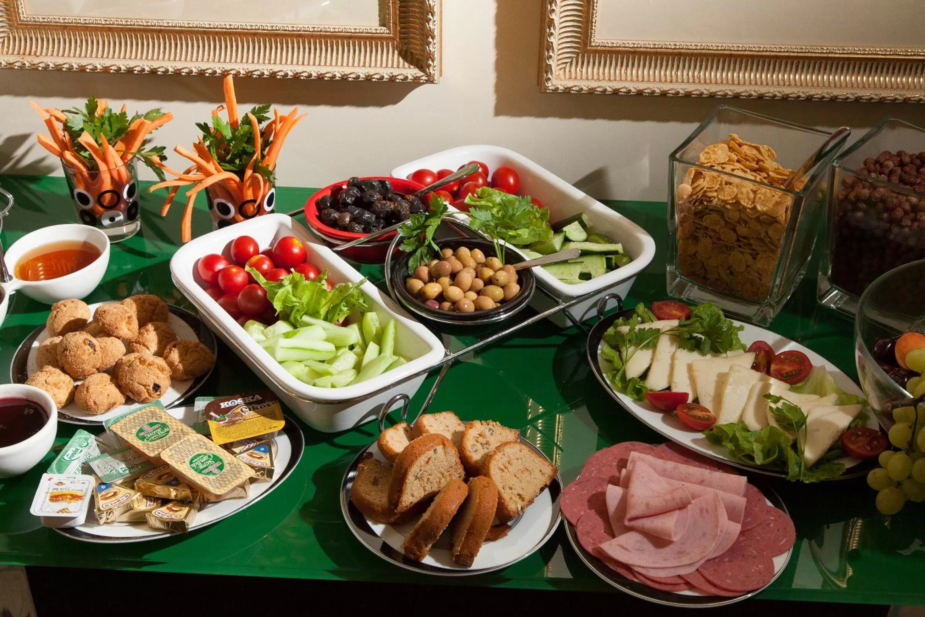 Restaurant/places to eat in Villa Pera Suite Hotel