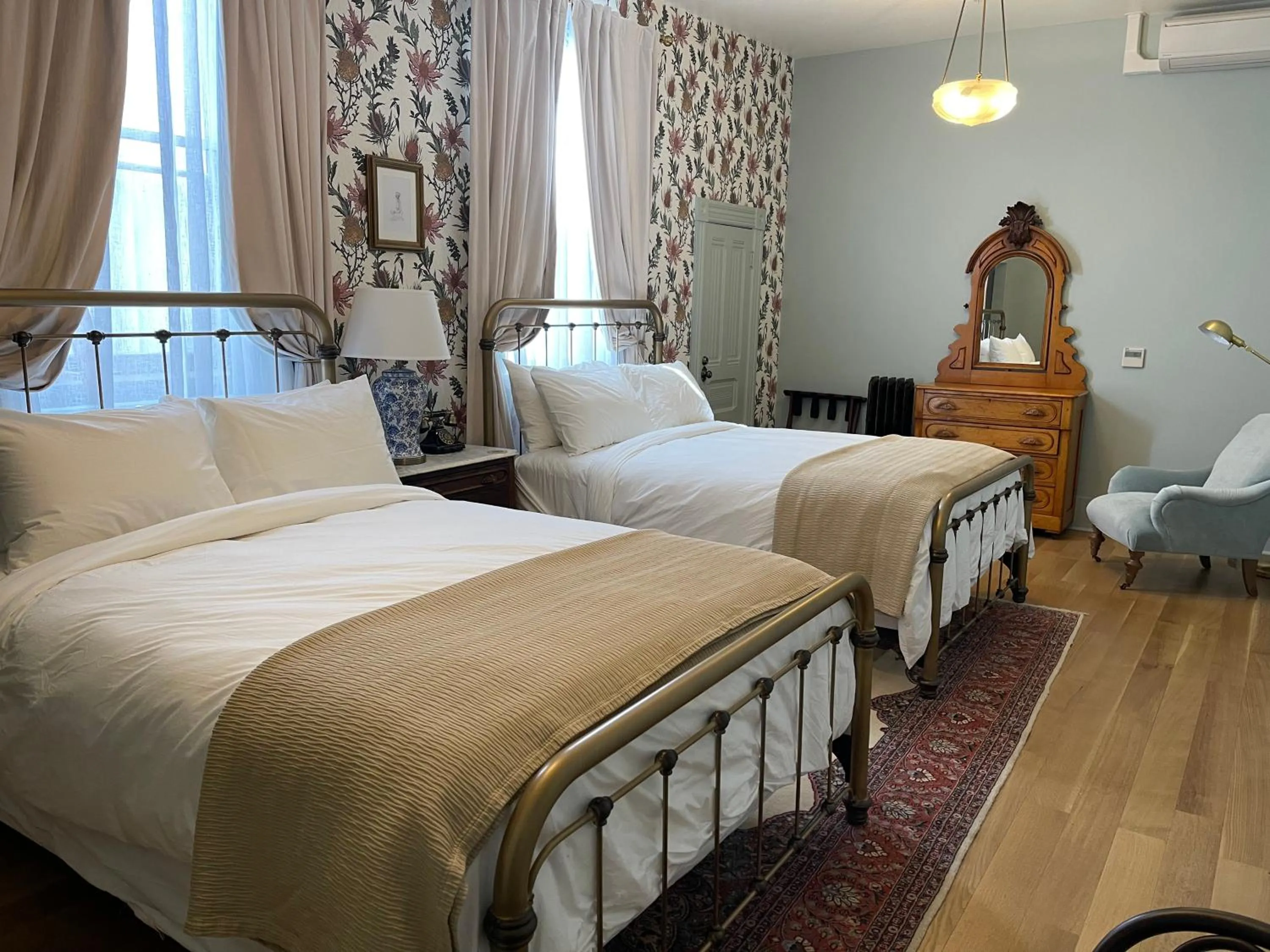 Bed in National Exchange Hotel