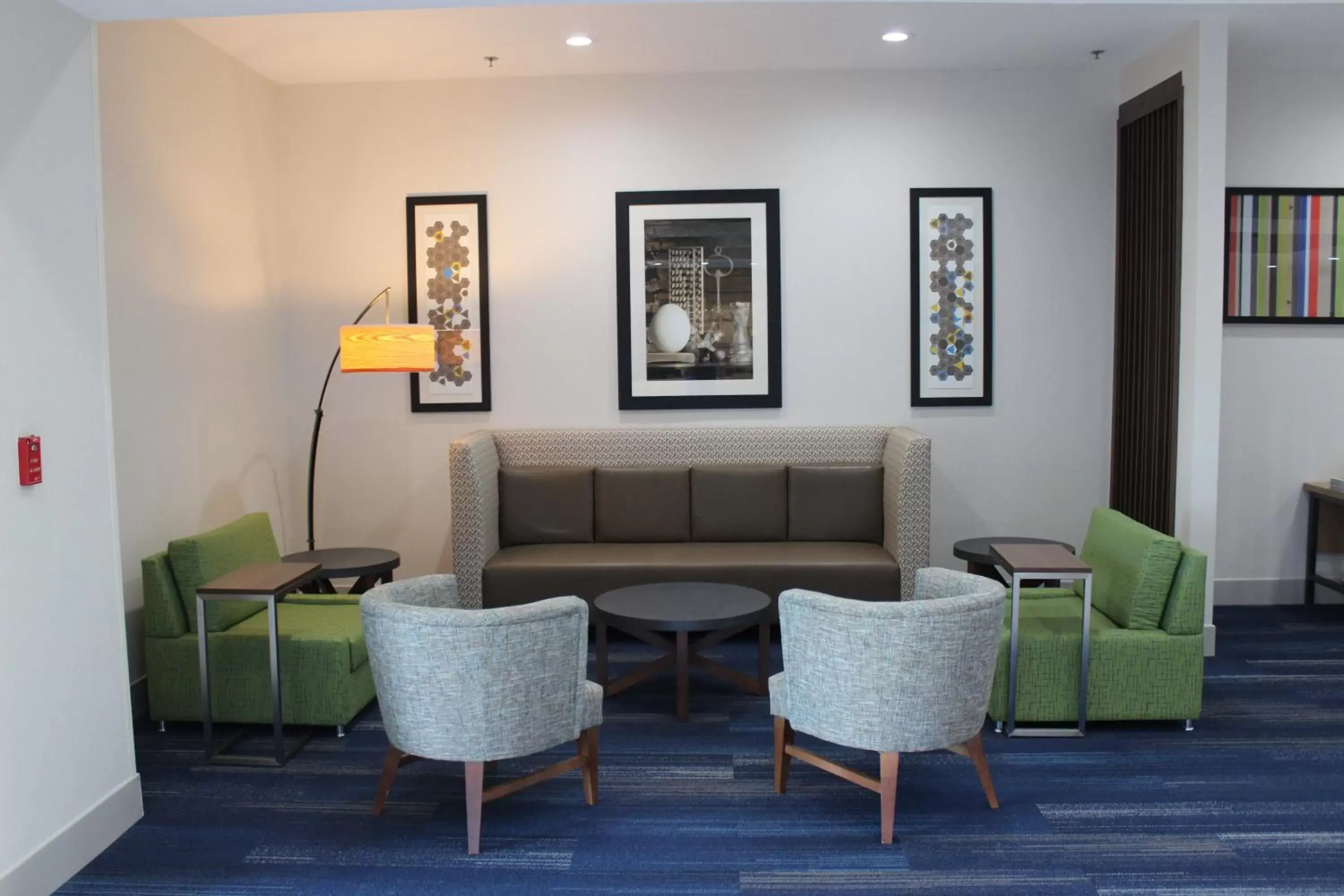 Property building, Seating Area in Holiday Inn Express Hotel & Suites Mansfield, an IHG Hotel