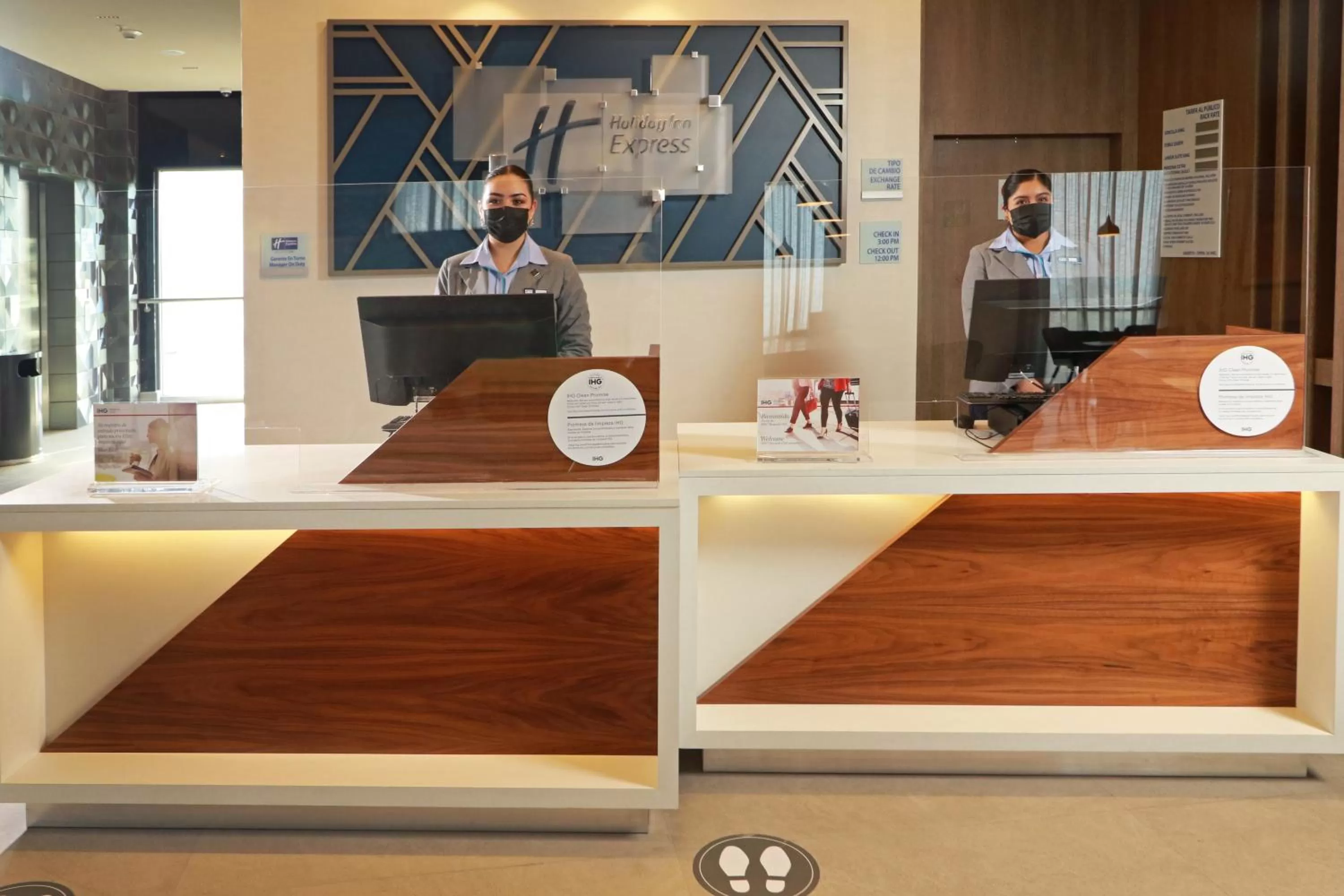 Staff in Holiday Inn Express - Monterrey - Fundidora by IHG