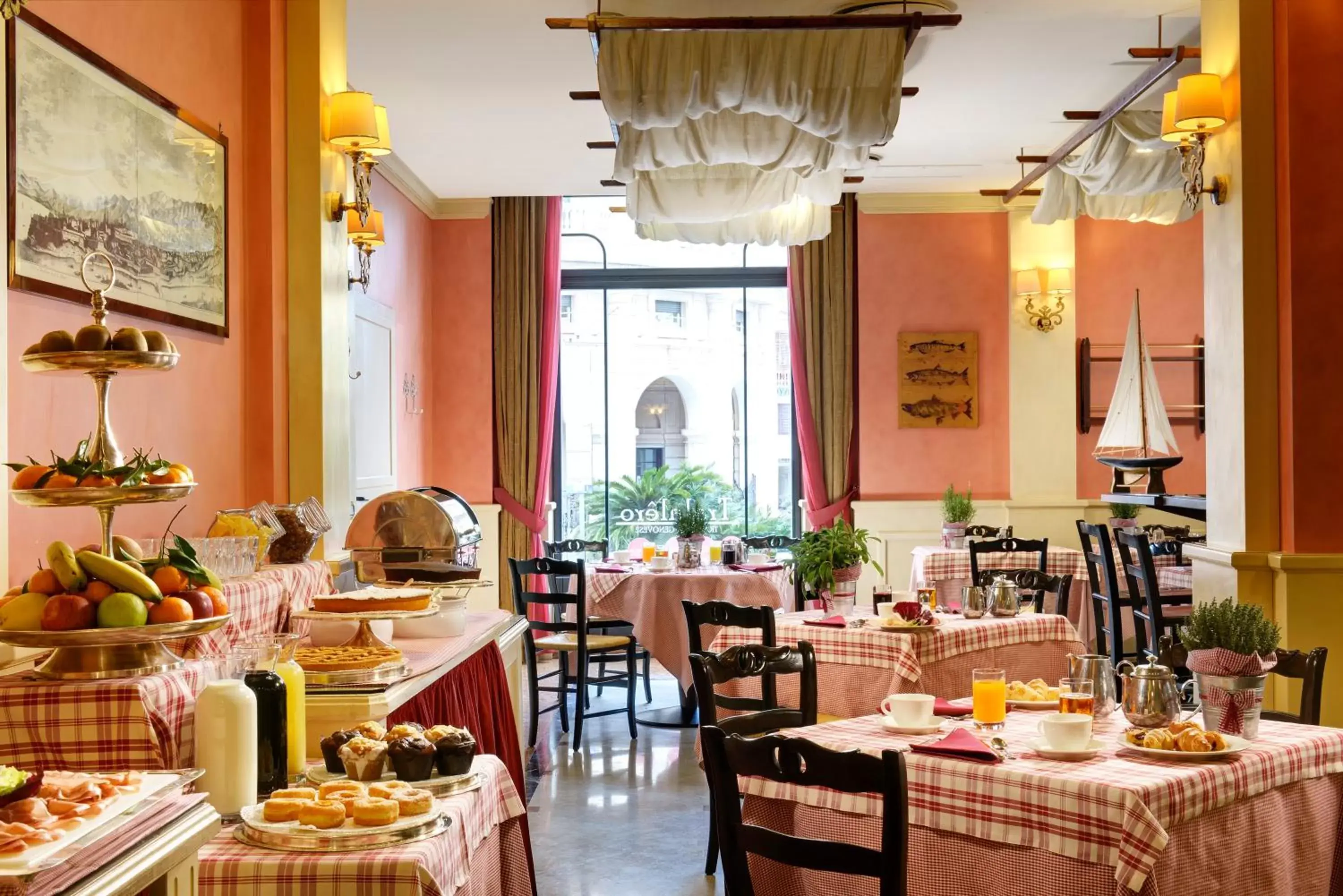 Restaurant/Places to Eat in Hotel Continental Genova