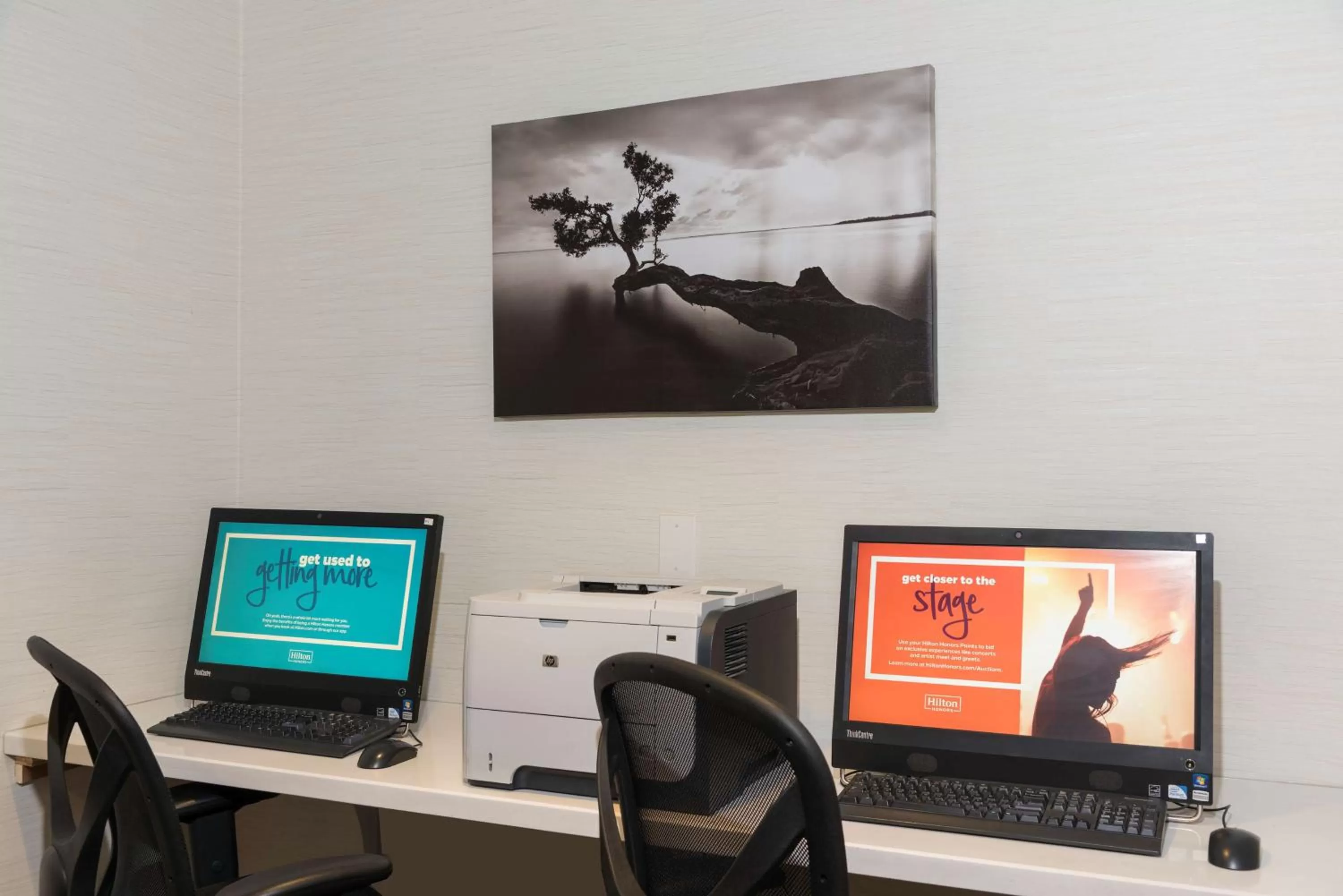 Business facilities in Hampton Inn Milwaukee Northwest