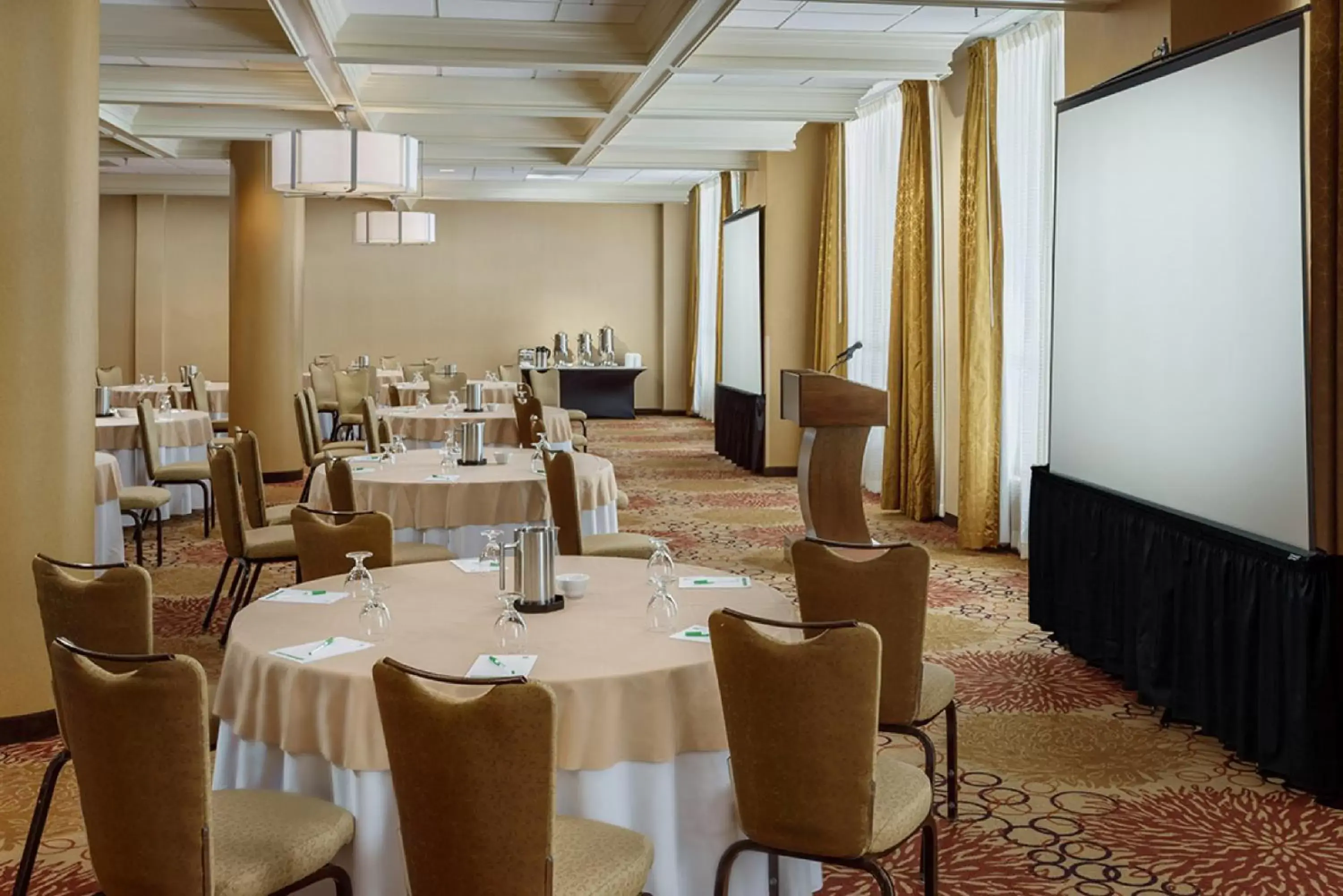 Banquet/Function facilities, Restaurant/Places to Eat in Holiday Inn Charlotte Center City, an IHG Hotel