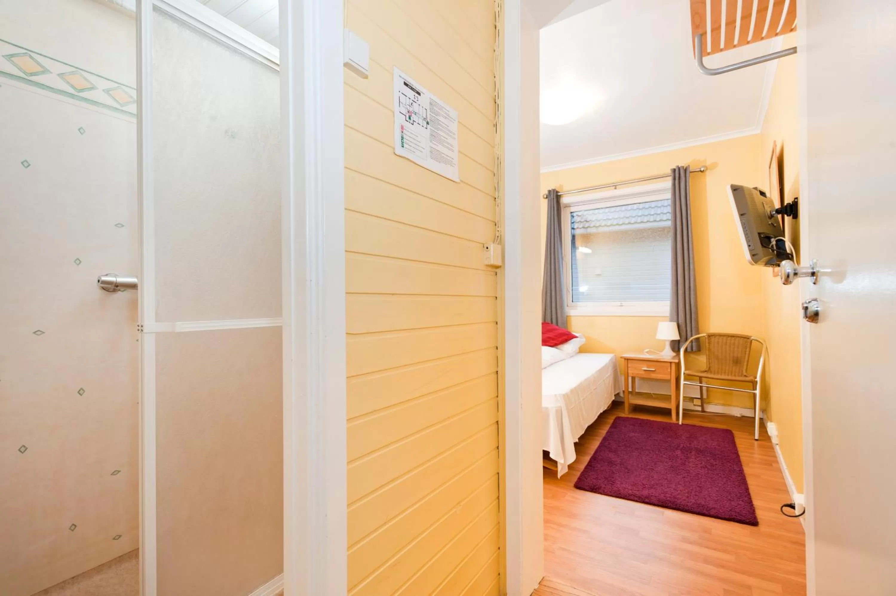 Shower, Bed in Stavanger Bed & Breakfast