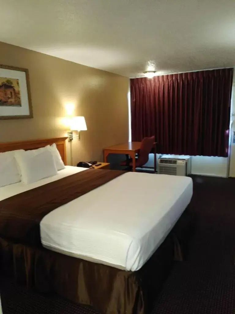 Bed in Knights Inn San Antonio near Frost Bank Center Bed in Knights Inn San Antonio near Frost Bank Center