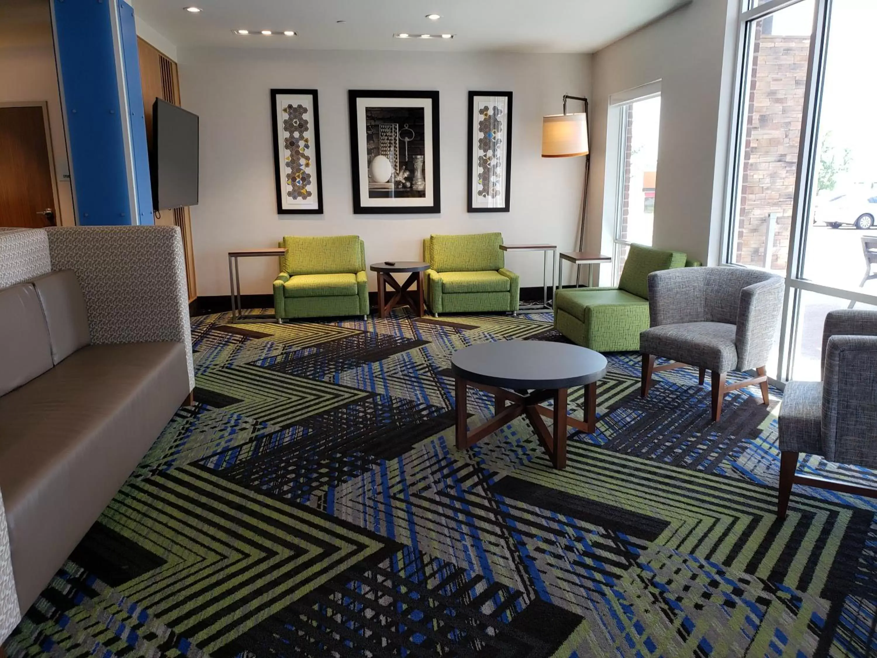 Property building, Seating Area in Holiday Inn Express & Suites Nashville North - Springfield, an IHG Hotel