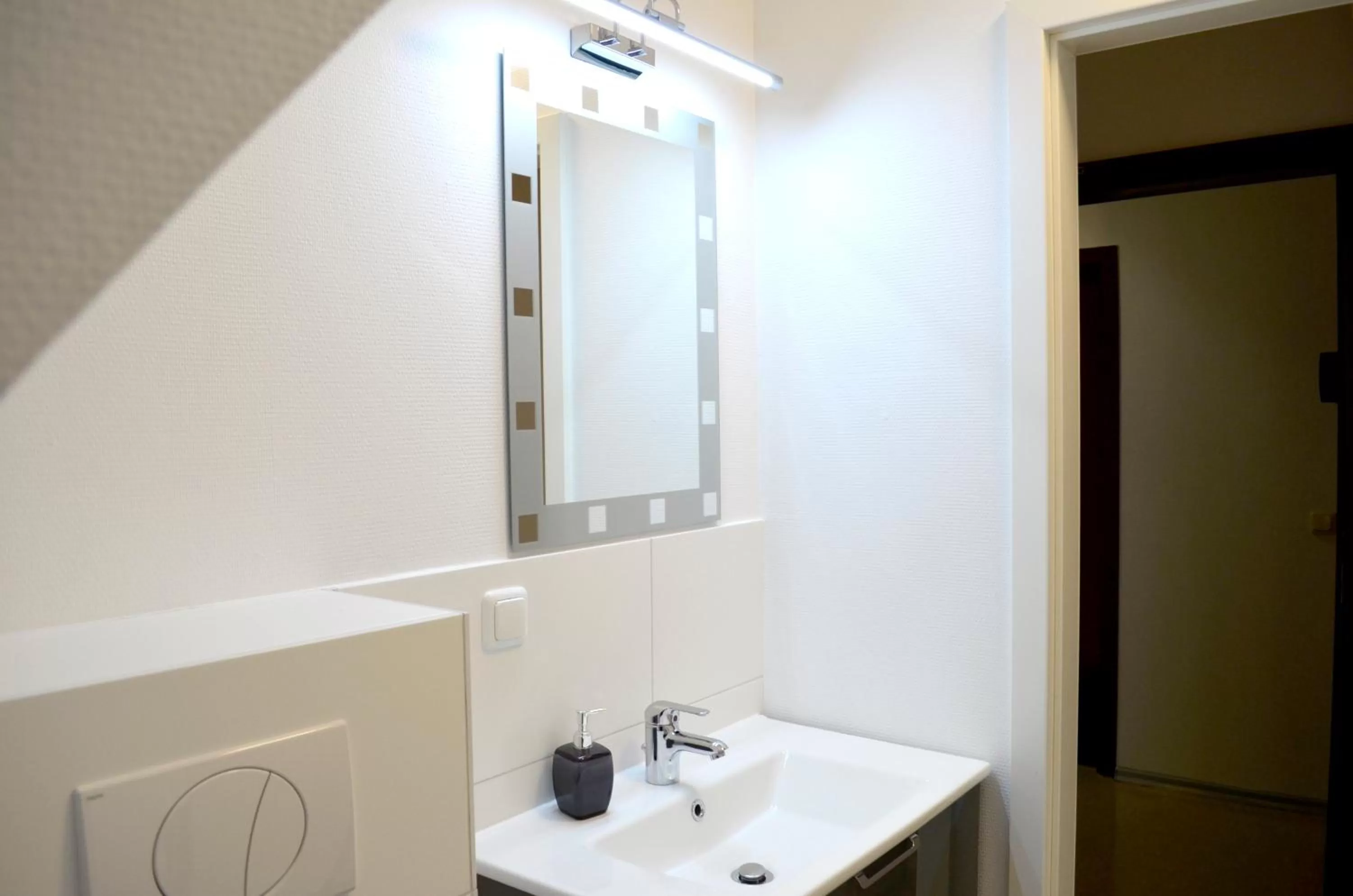 Bathroom in Hana Aparthotel