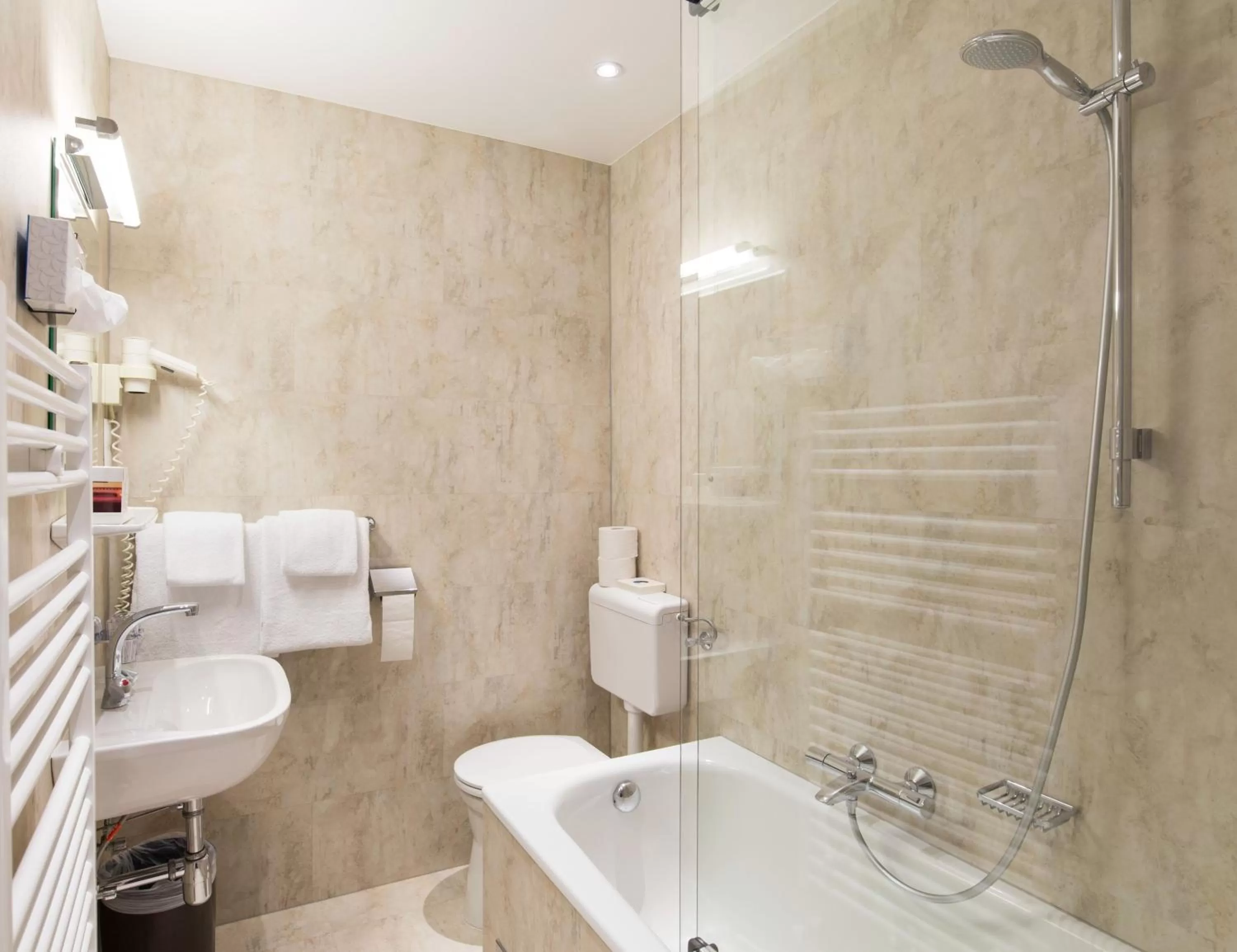 Bathroom in Hotel Post Wien