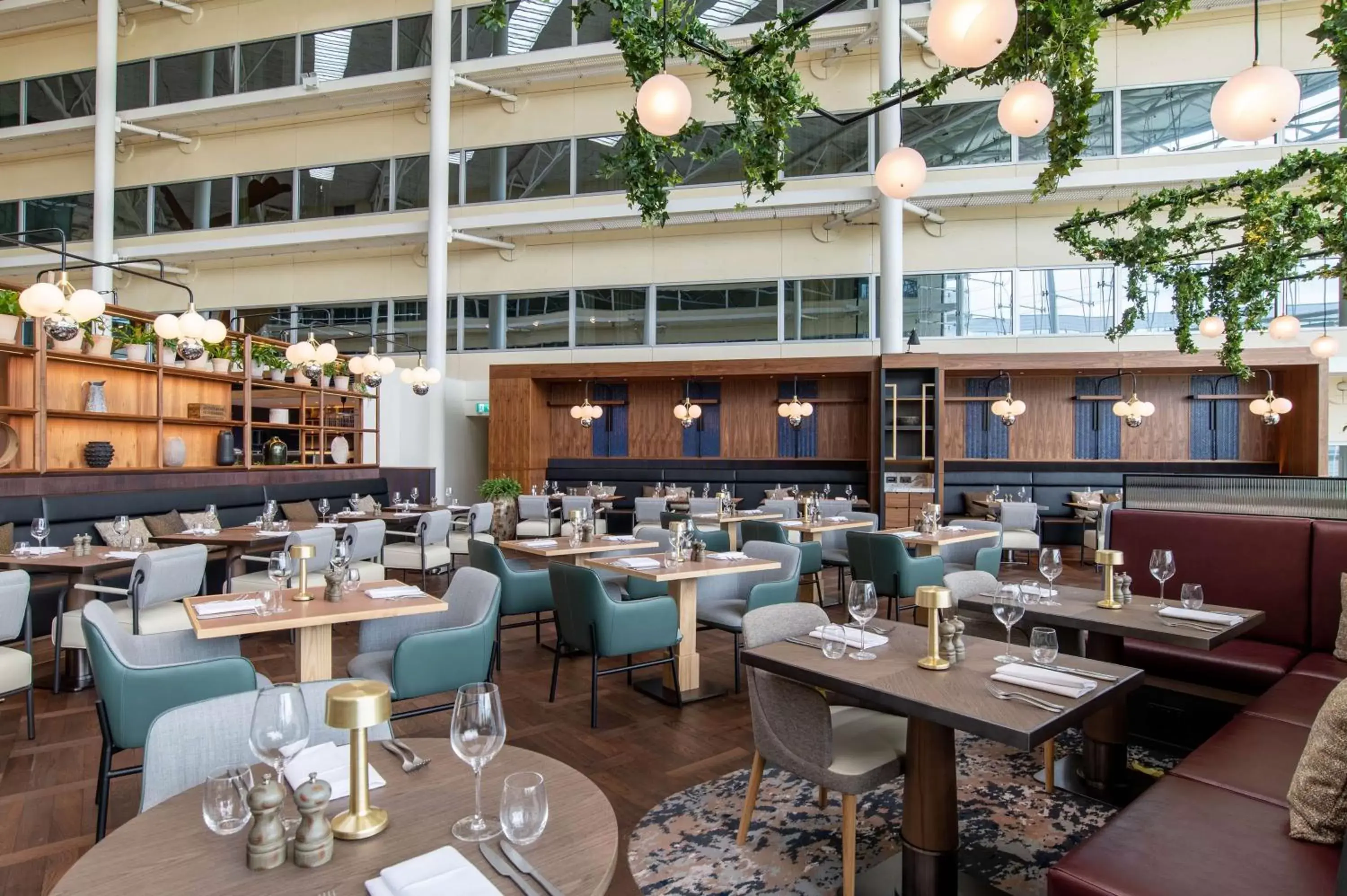 Restaurant/places to eat in Hilton London Heathrow Airport Restaurant/places to eat in Hilton London Heathrow Airport