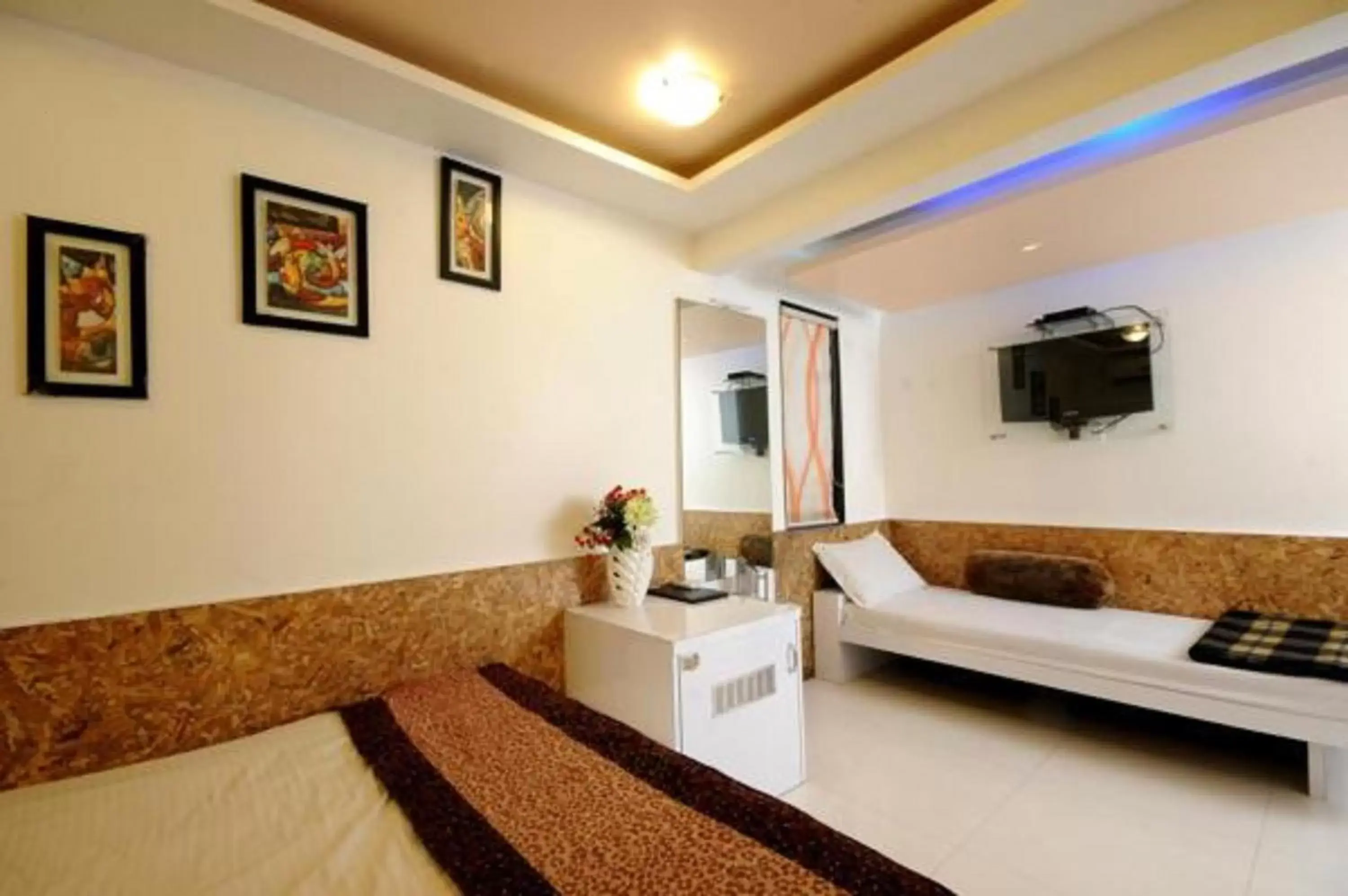 TV and multimedia, Seating Area in Hotel Vyankatesh & Pure Veg Restaurant