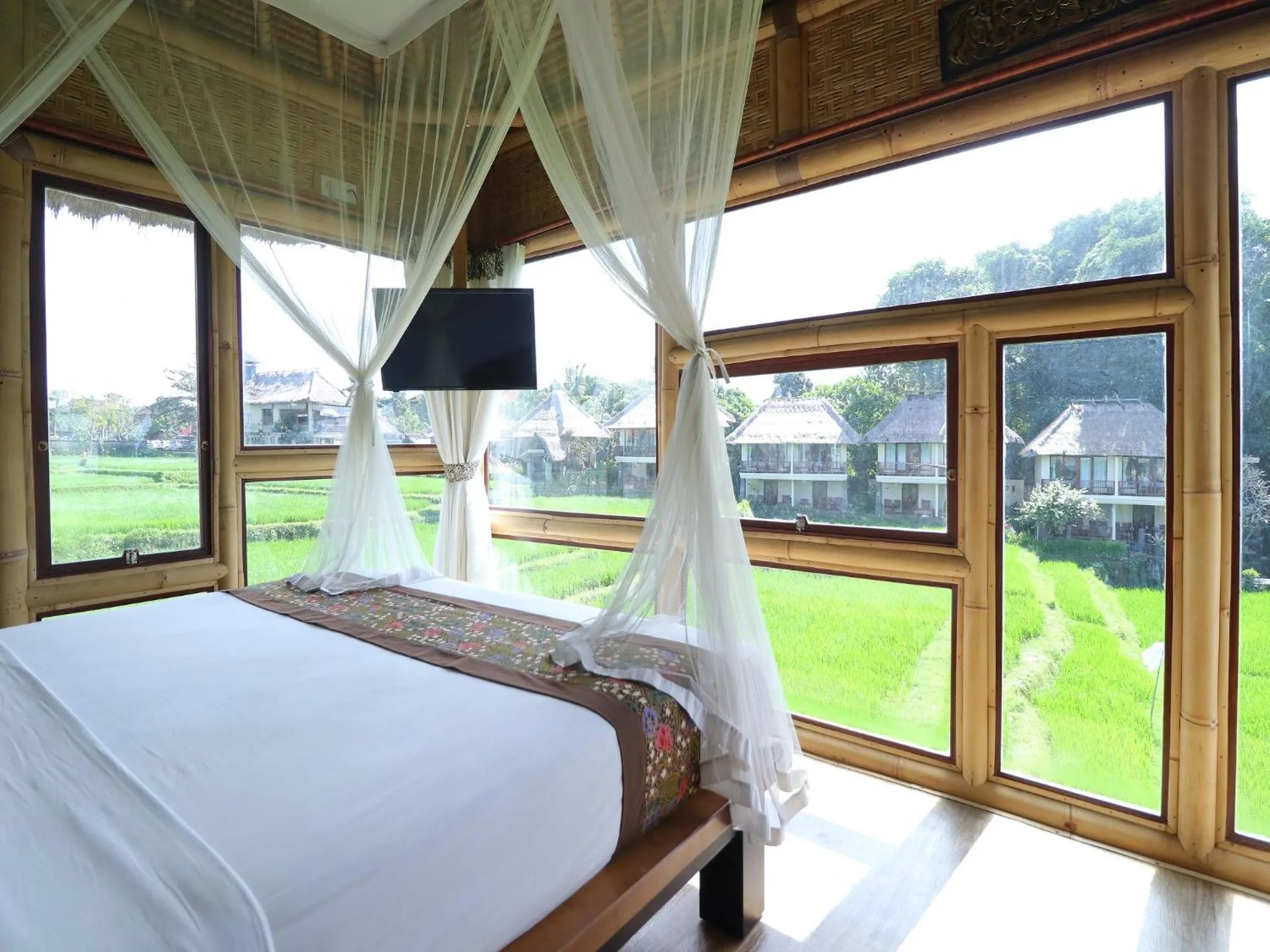 Photo of the whole room, Bed in Biyukukung Suite & Spa