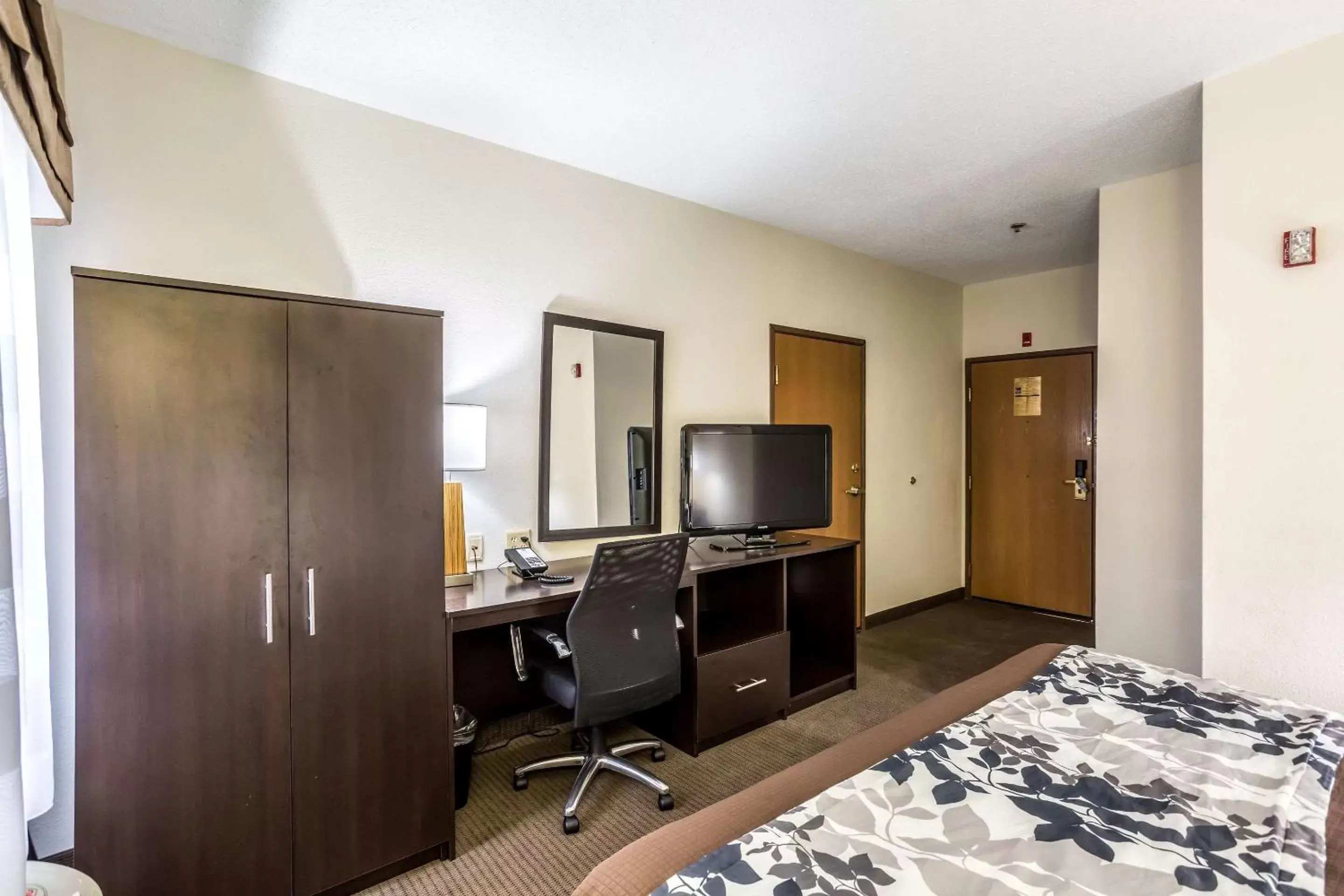 Photo of the whole room, TV/Entertainment Center in Sleep Inn Owensboro