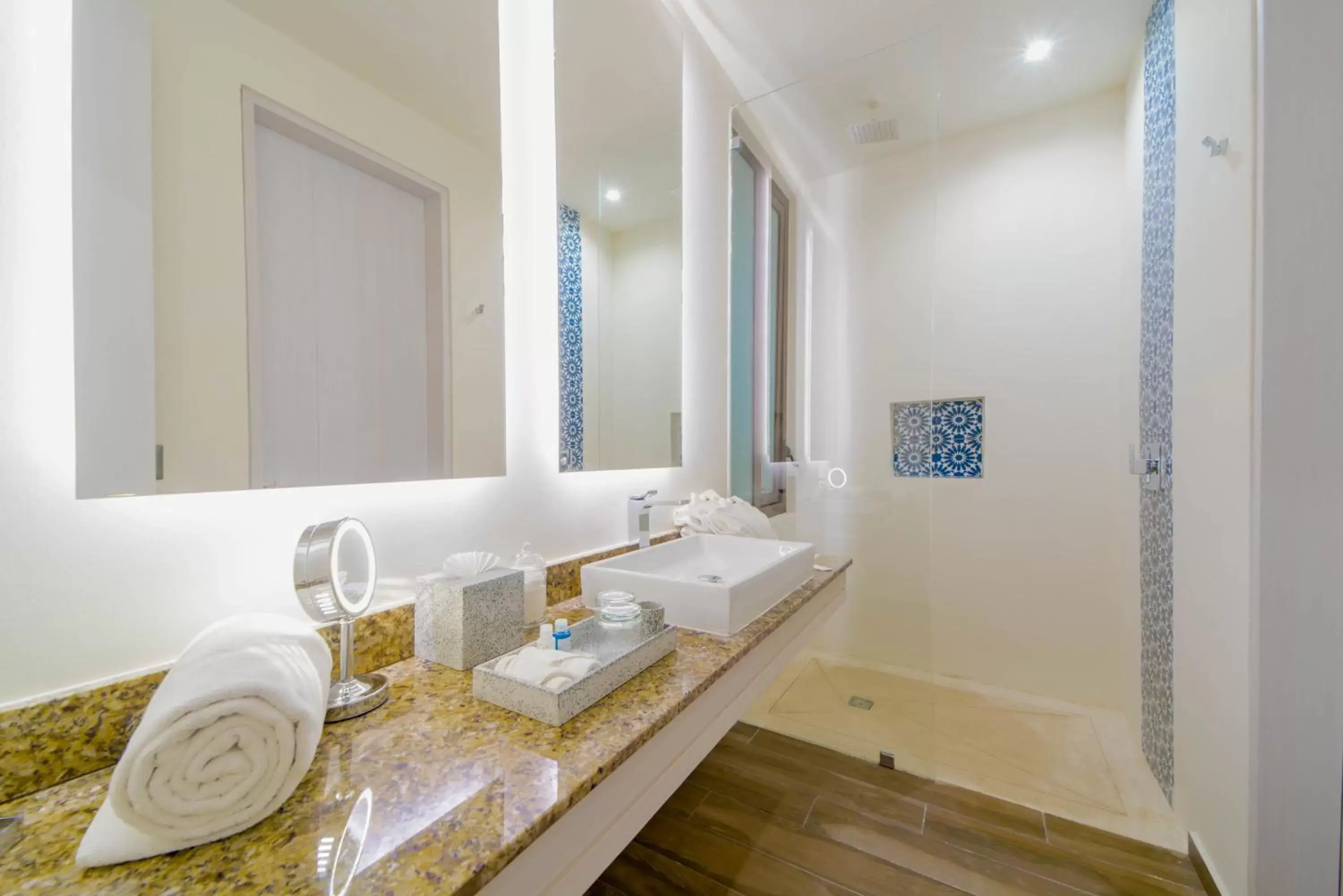 Shower, Bathroom in KASA Hotel Kuyen - Adults Only