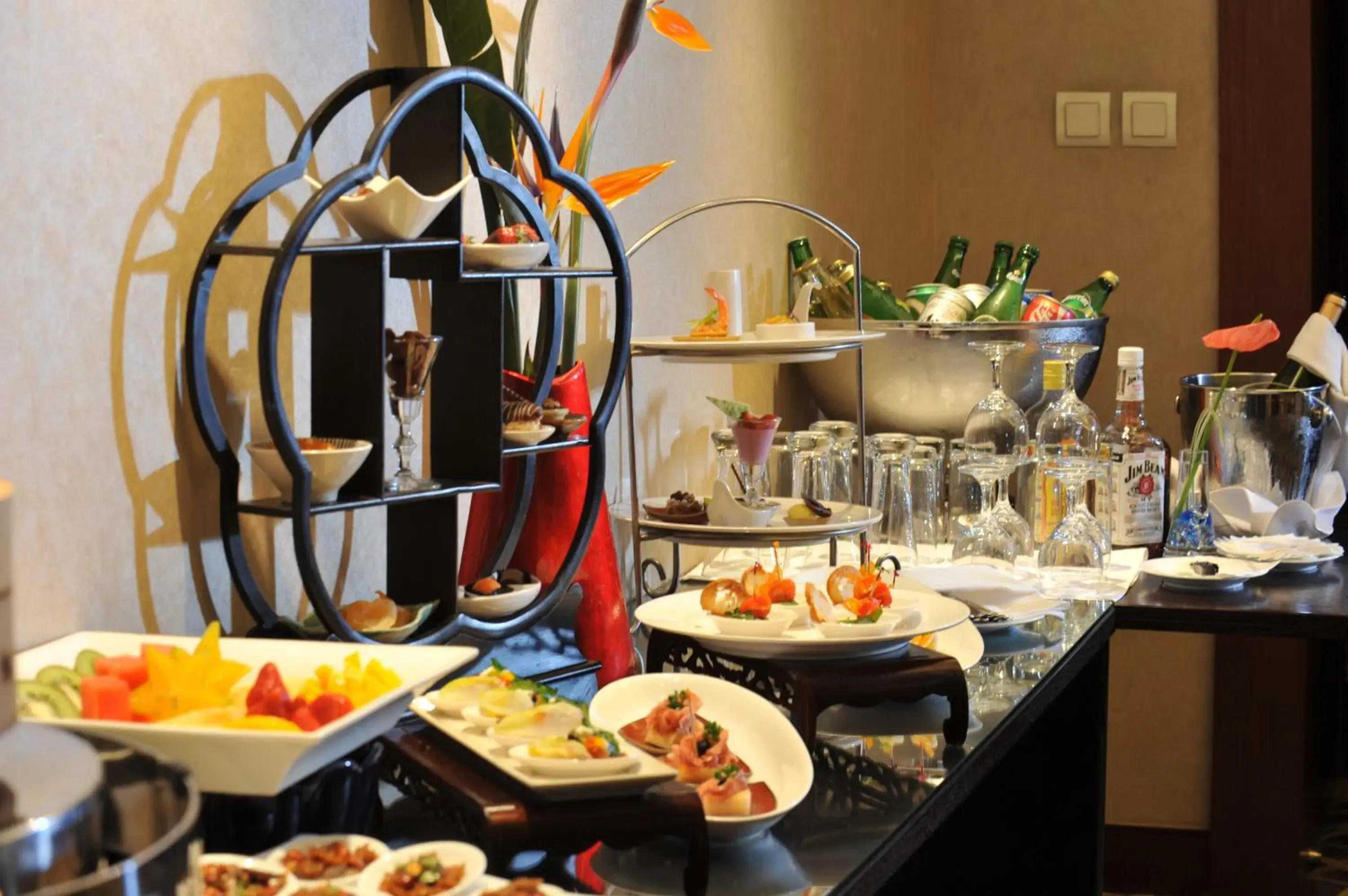 Restaurant/places to eat in Ramada Plaza Hotel Pudong