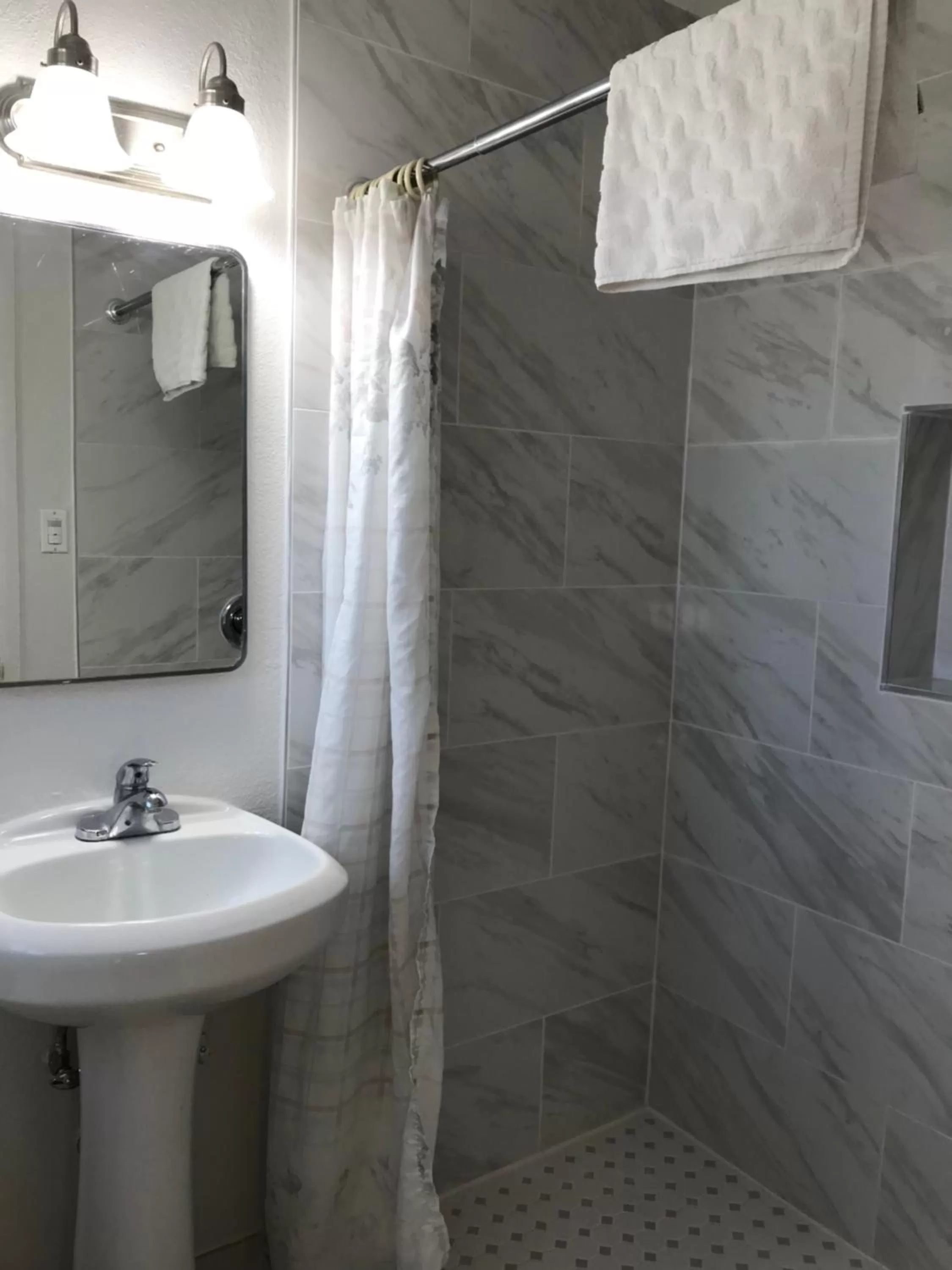 Shower in Desert Inn