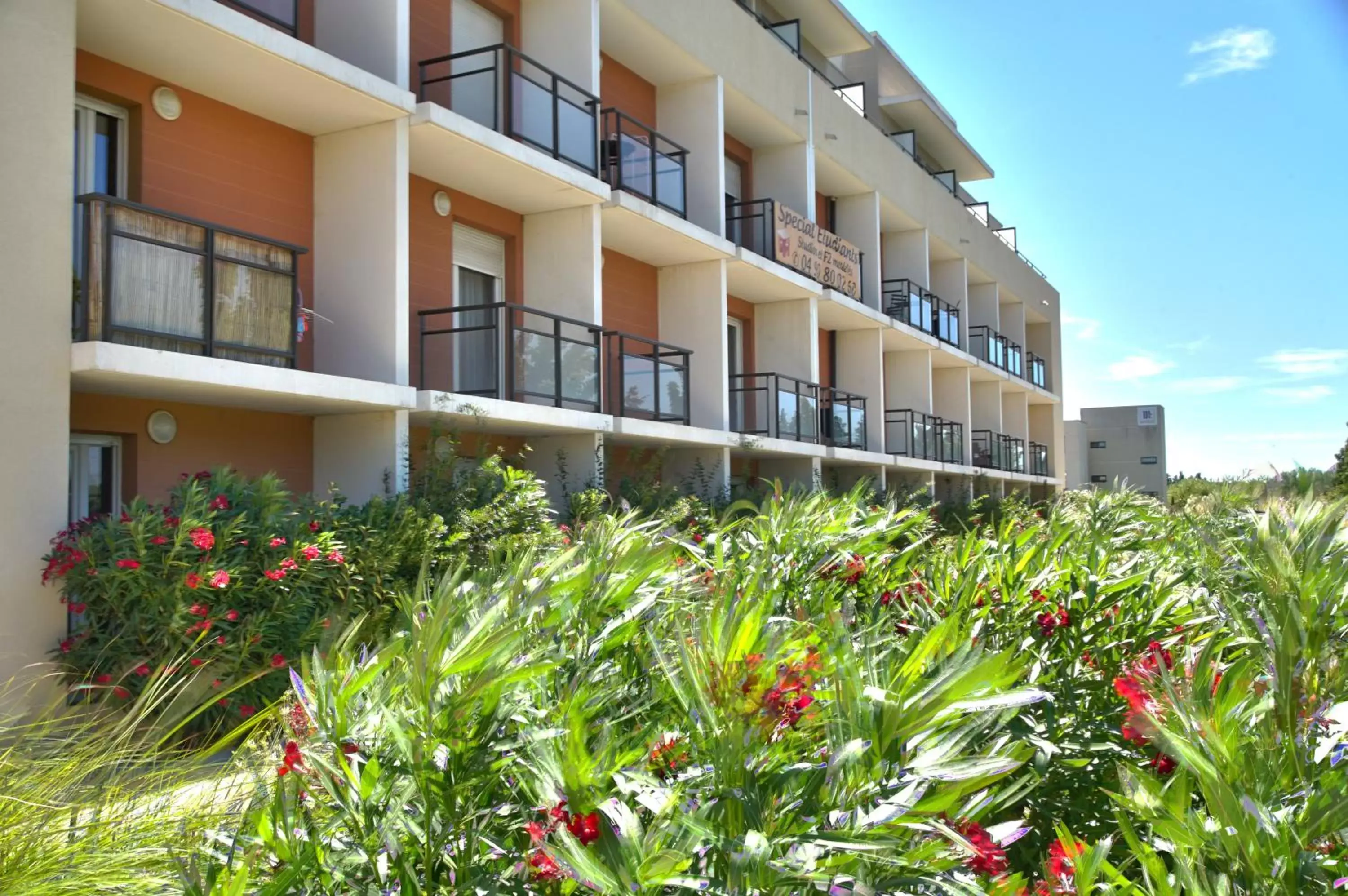 Facade/entrance, Property Building in KOSY Appart'Hôtels - Campus Del Sol Esplanade