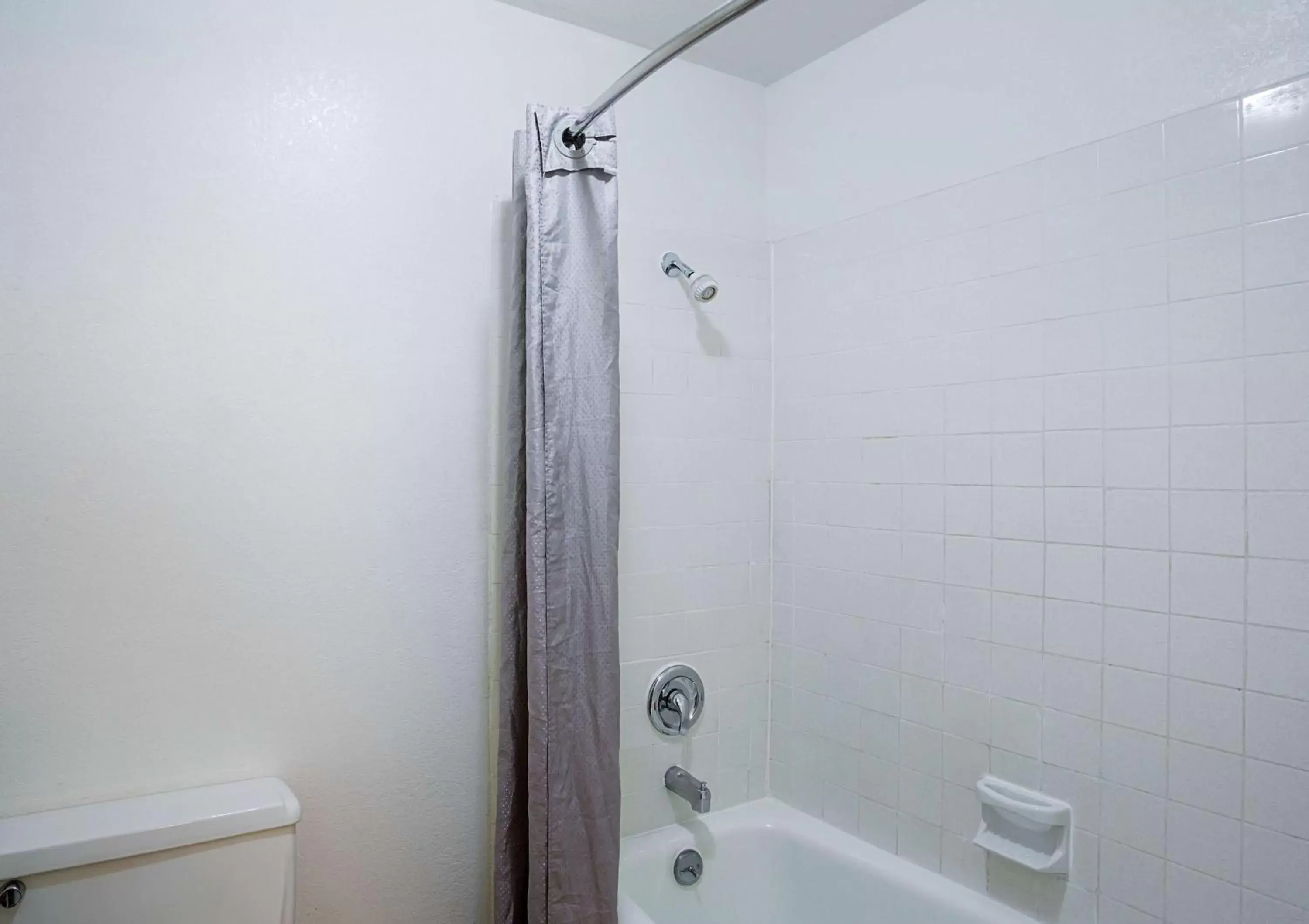 Shower, Bathroom in Motel 6-Wenatchee, WA