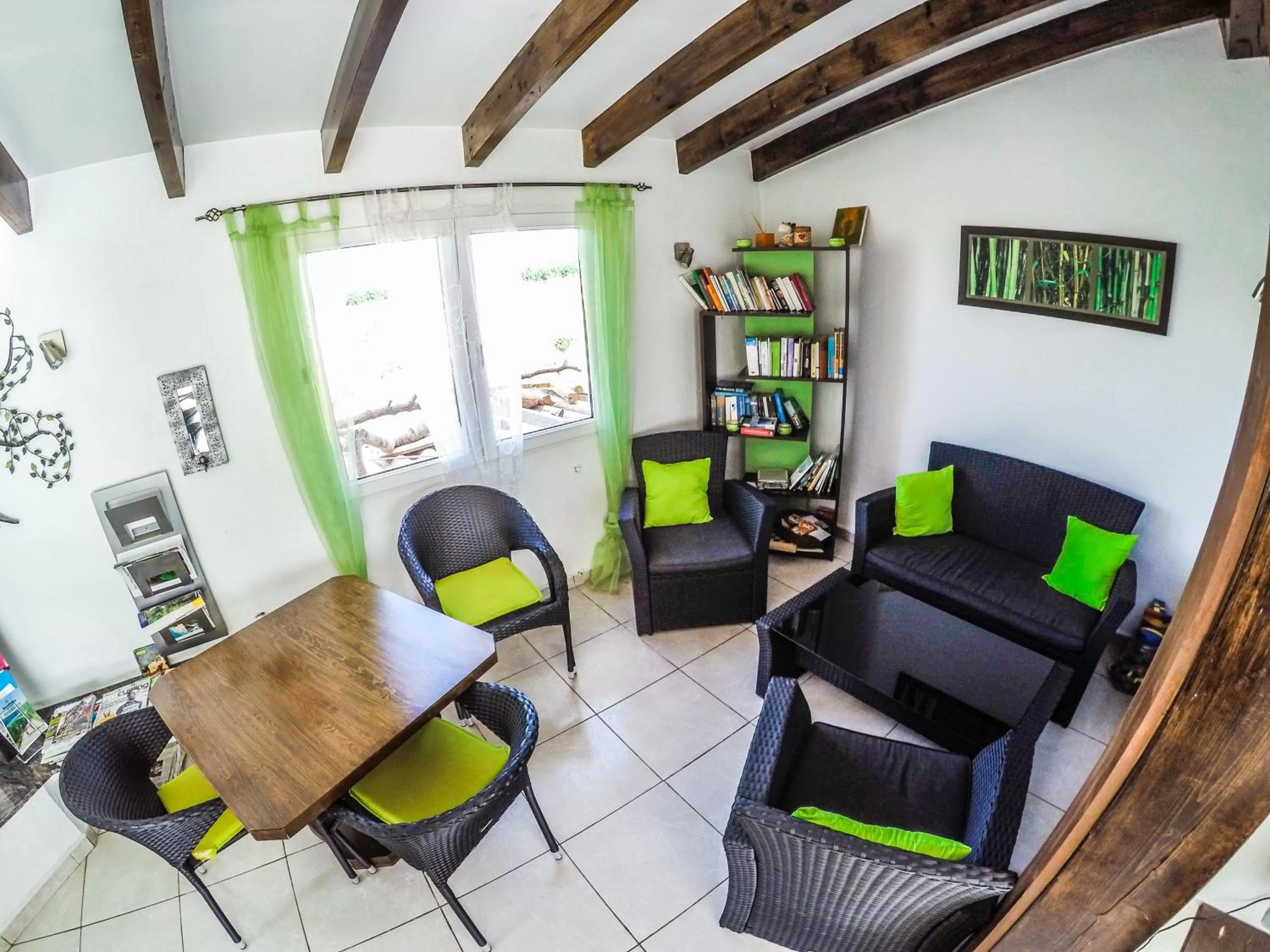 Communal lounge/ TV room in Pensión Los Caballos