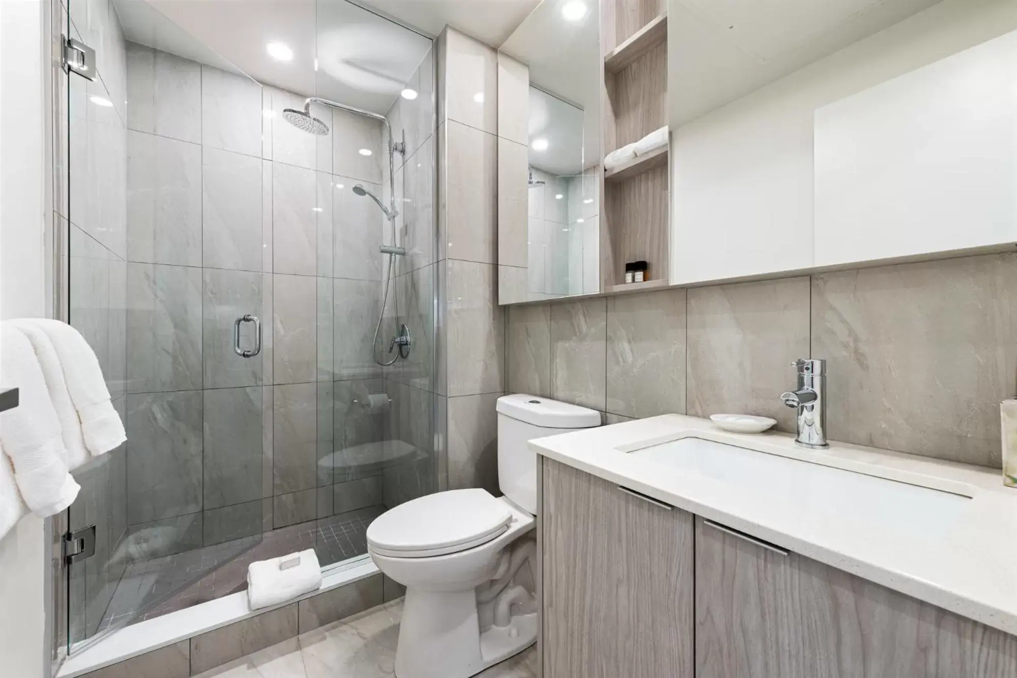 Shower, Bathroom in reStays Ottawa