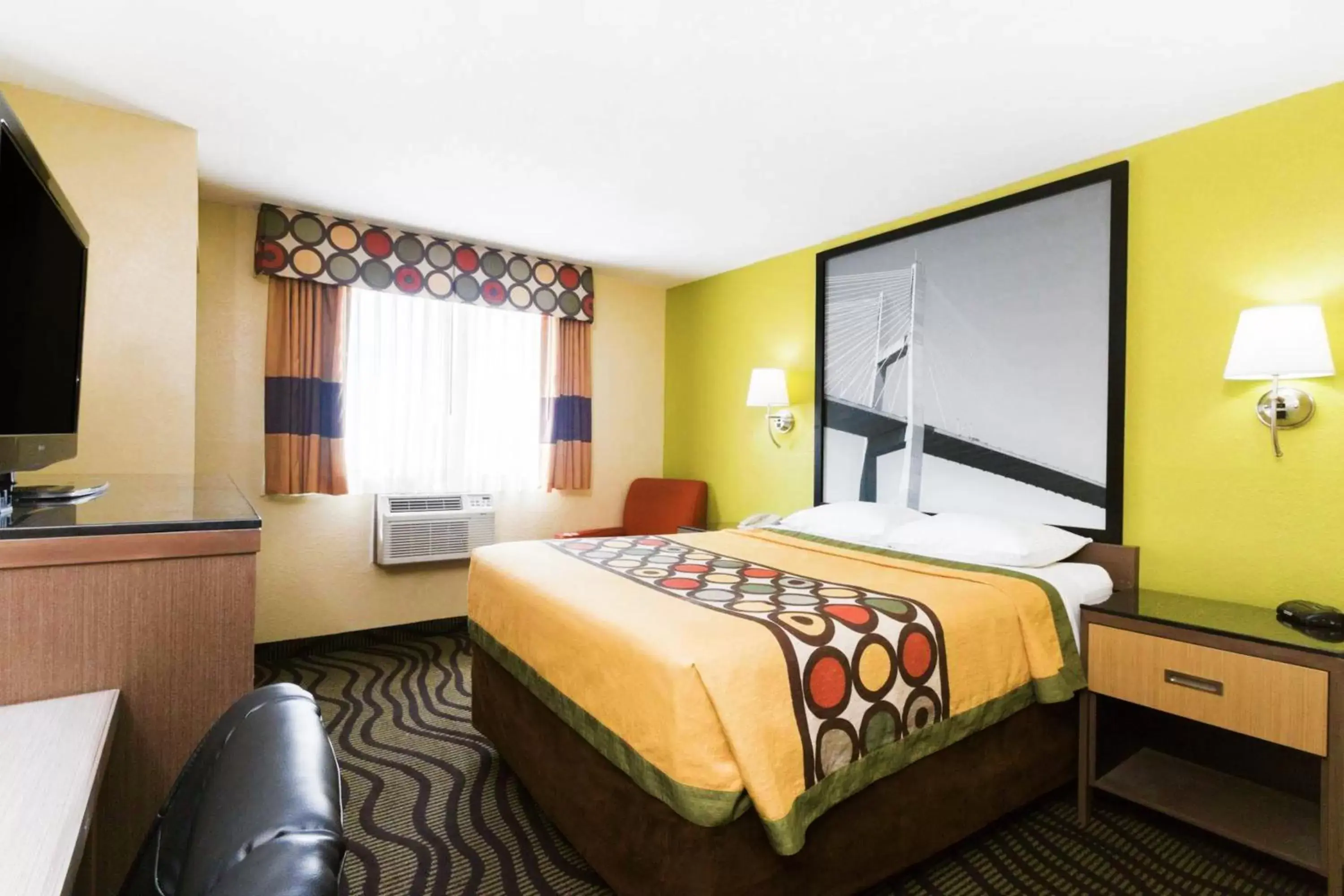 Bed in Super 8 by Wyndham Brunswick/St Simons Island Area Bed in Super 8 by Wyndham Brunswick/St Simons Island Area