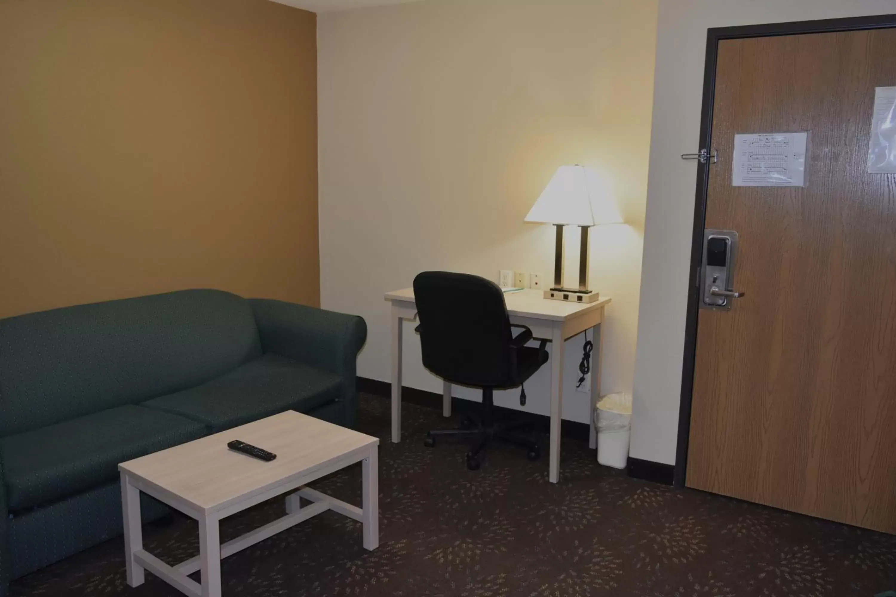 Living room, Seating Area in Quality Inn & Suites Brooks Louisville South