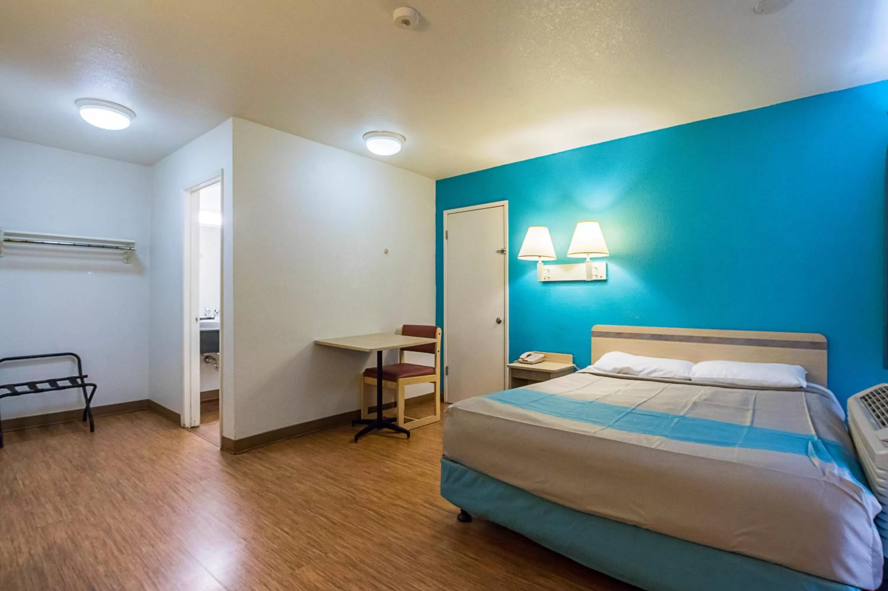 Bedroom, Bed in Motel 6-Rochester, MN